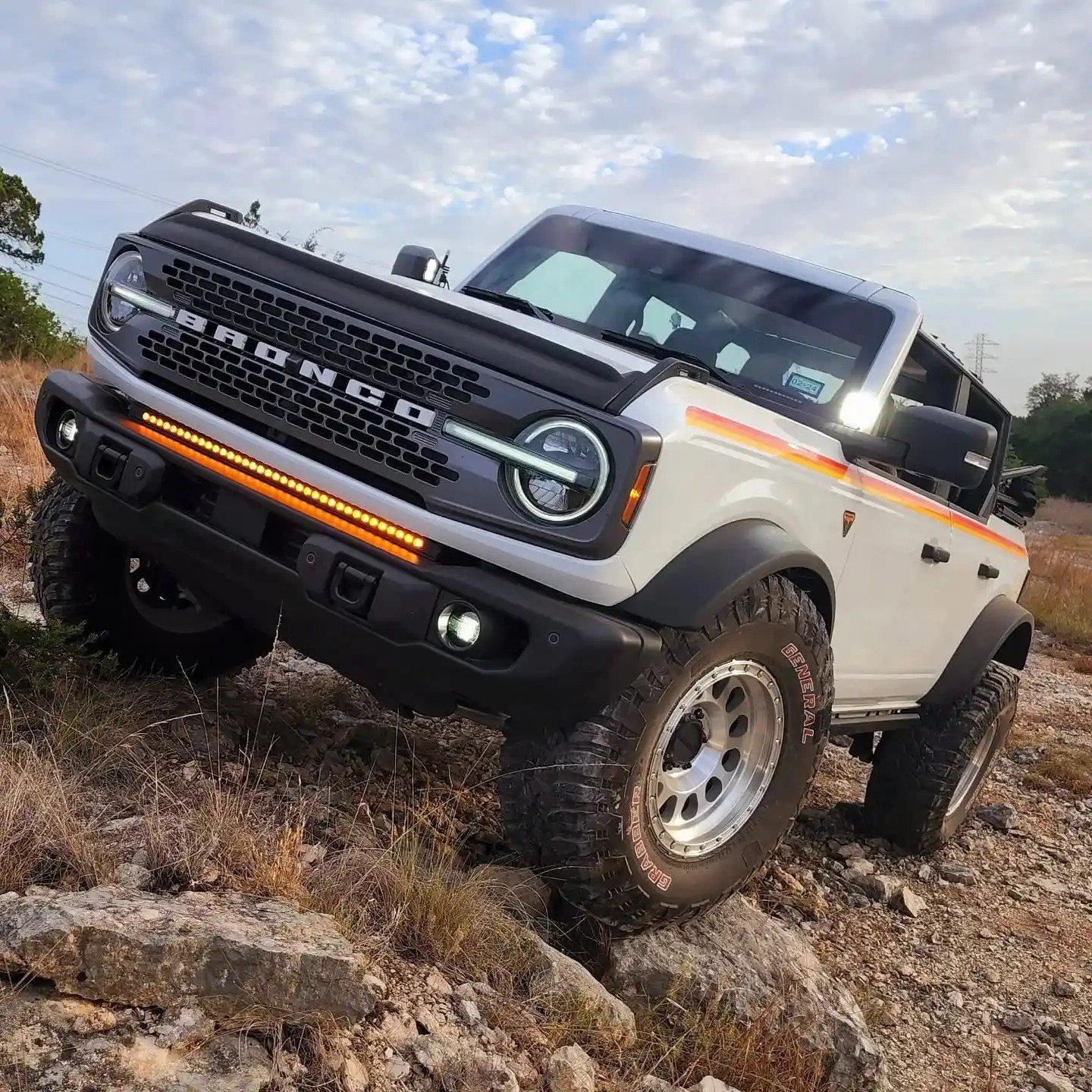Ford Bronco Hot Damn…Capable Bumper LEDs Bronco Trail