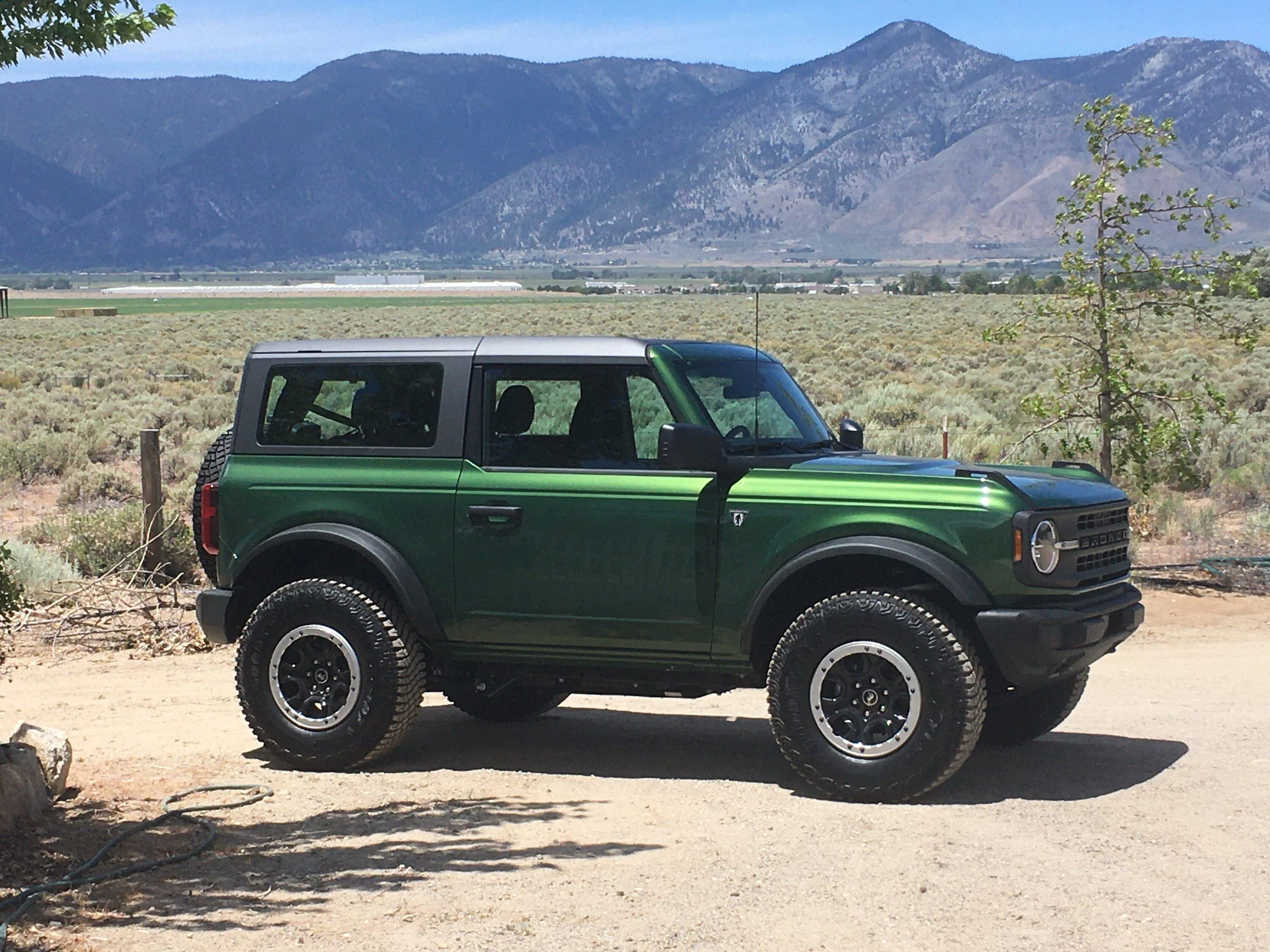 Ford Bronco Base Model Bronco Thread B670D978-1B01-4CAA-A2FD-BE115D2386CB