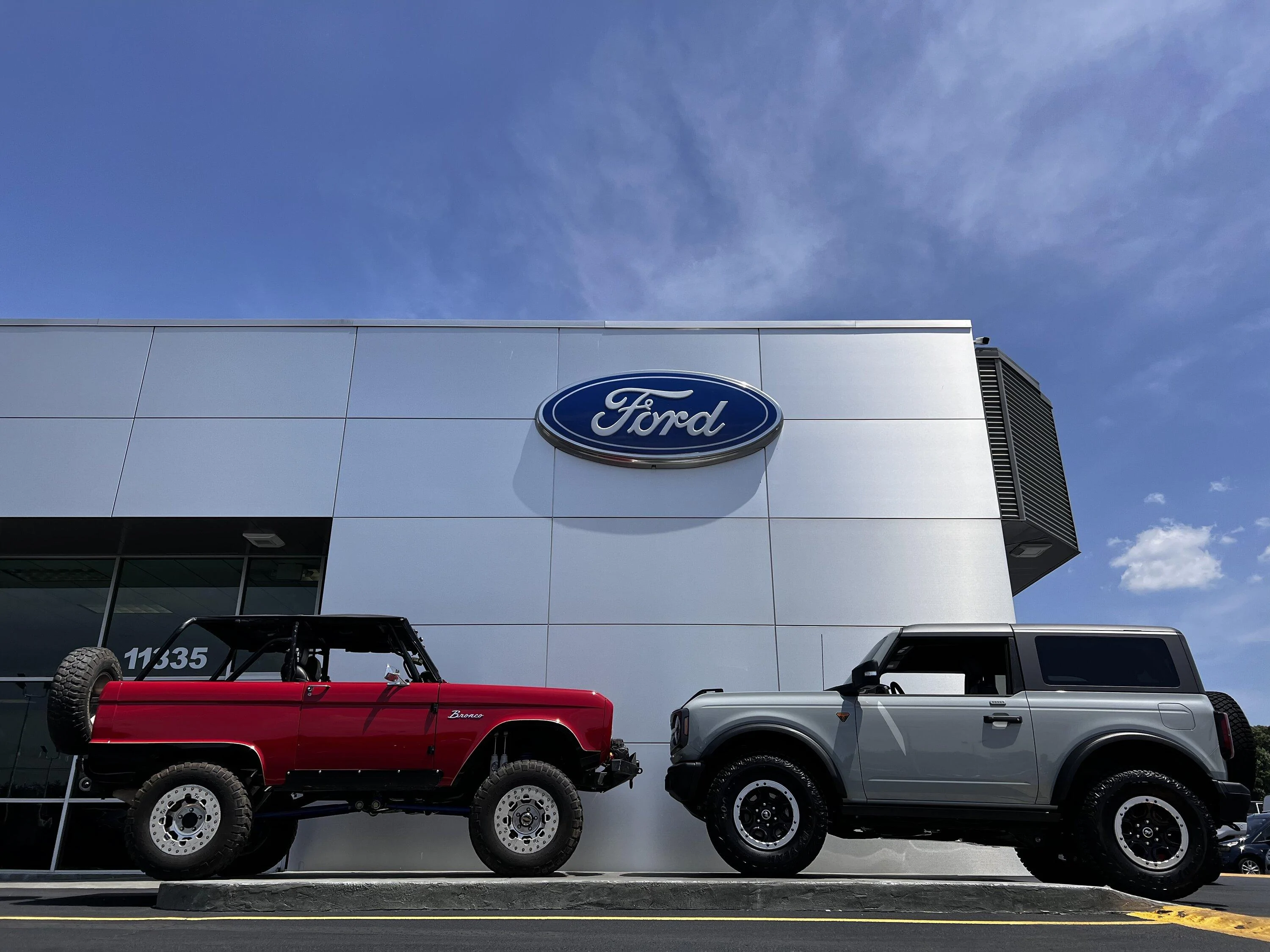 Ford Bronco 05/30/2022 Build Week Group B399323B-E797-48A2-A219-F635621F44BE