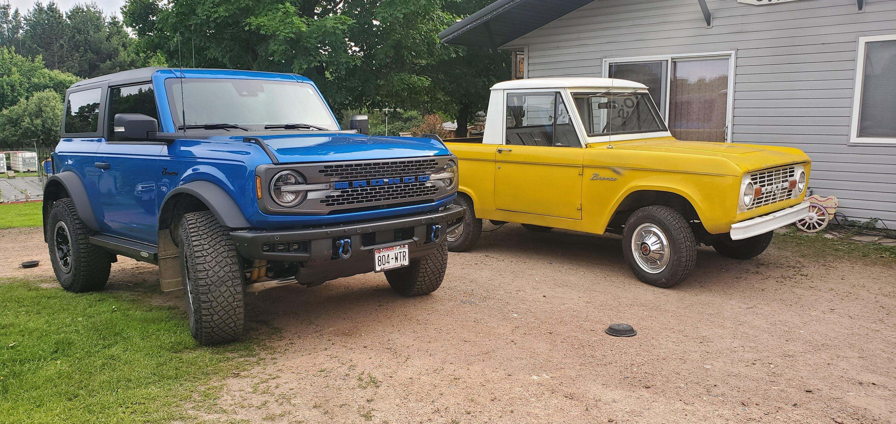 Ford Bronco Old and new 20220618_170724