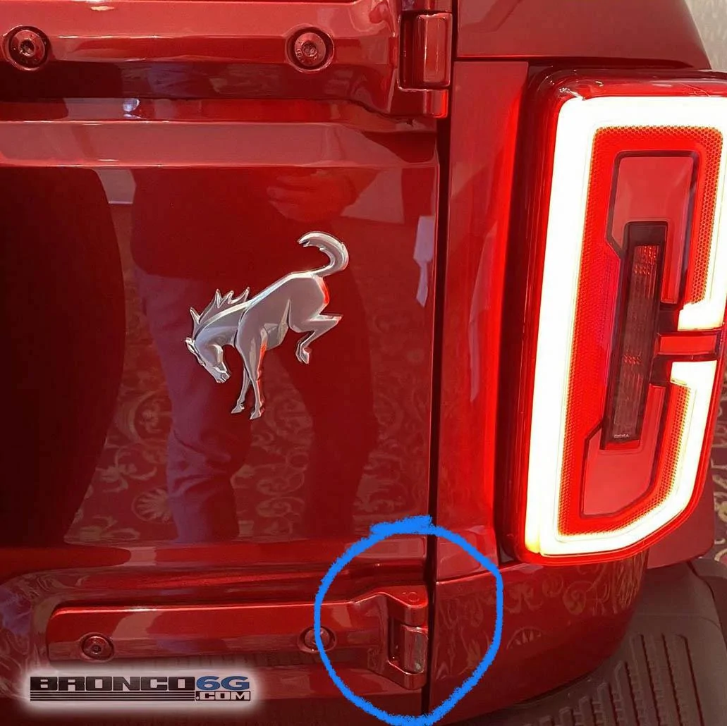 2021 Bronco tail lights LED Rapid Red.jpg