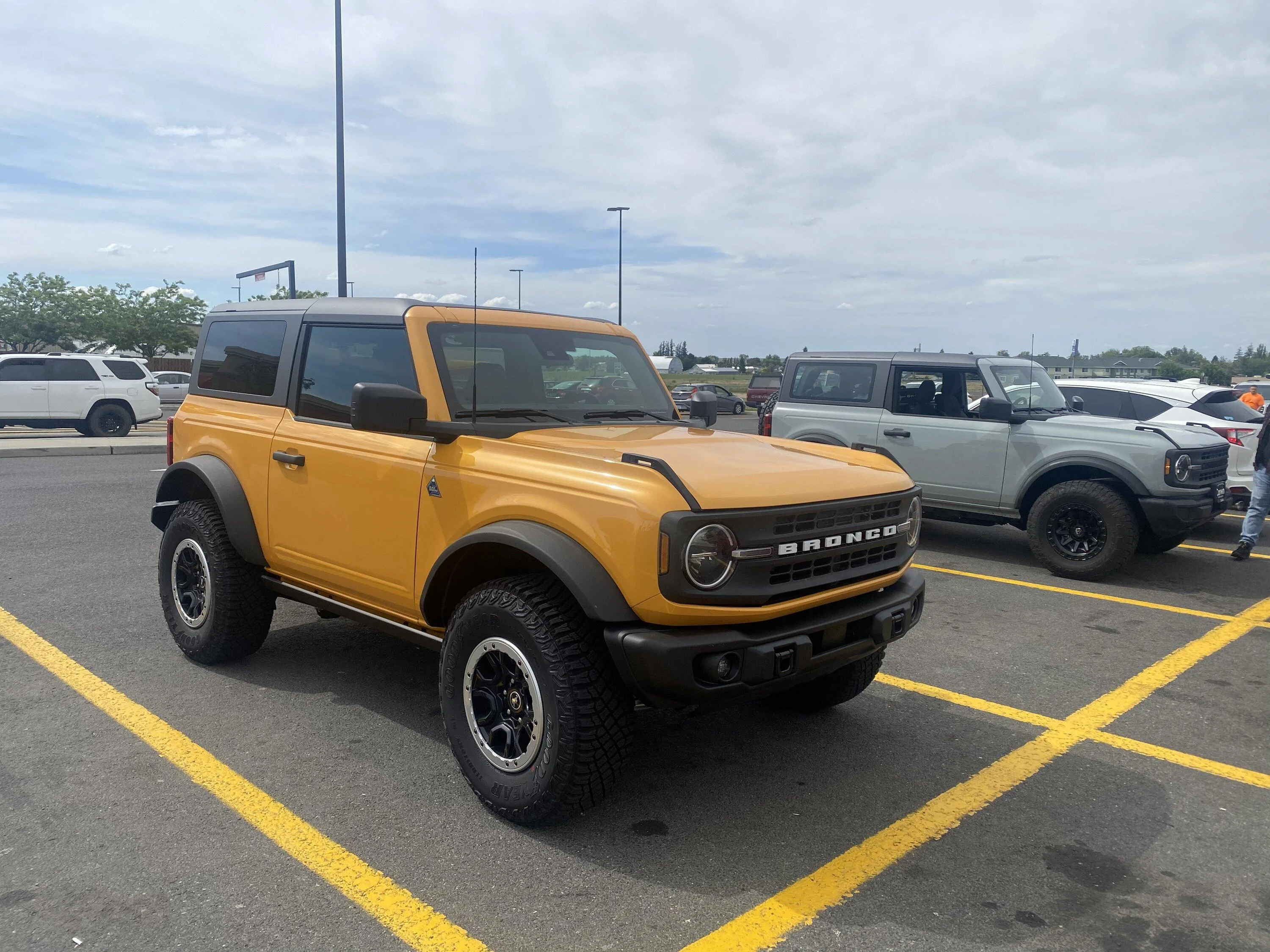 Ford Bronco Saw one in the Wild 5C99B303-881B-42C5-864D-D67818304010