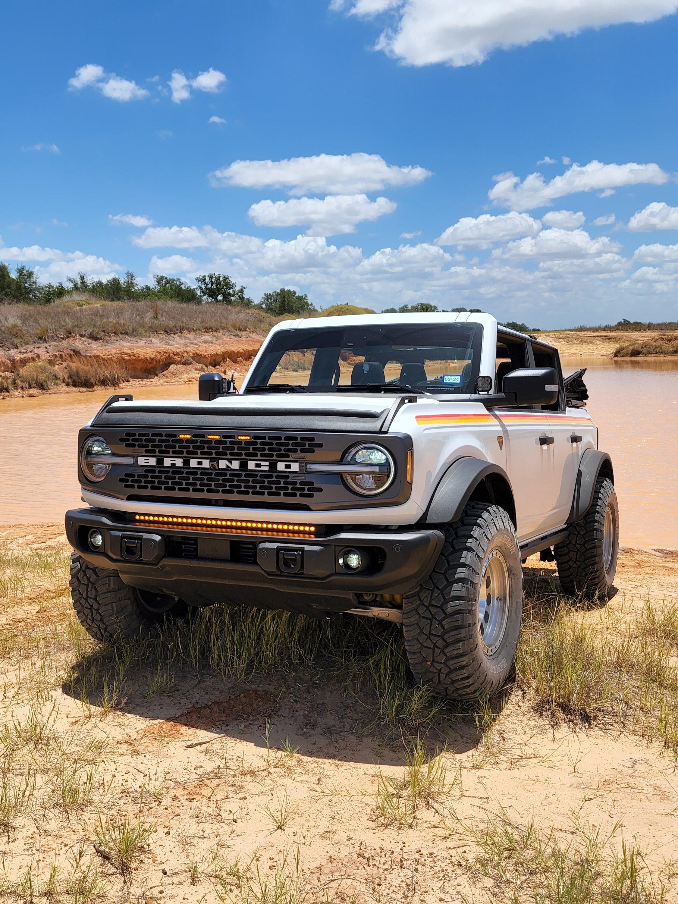 Ford Bronco 2022 Badlands w/ Capable Bumper - light setup so far 20220618_131939