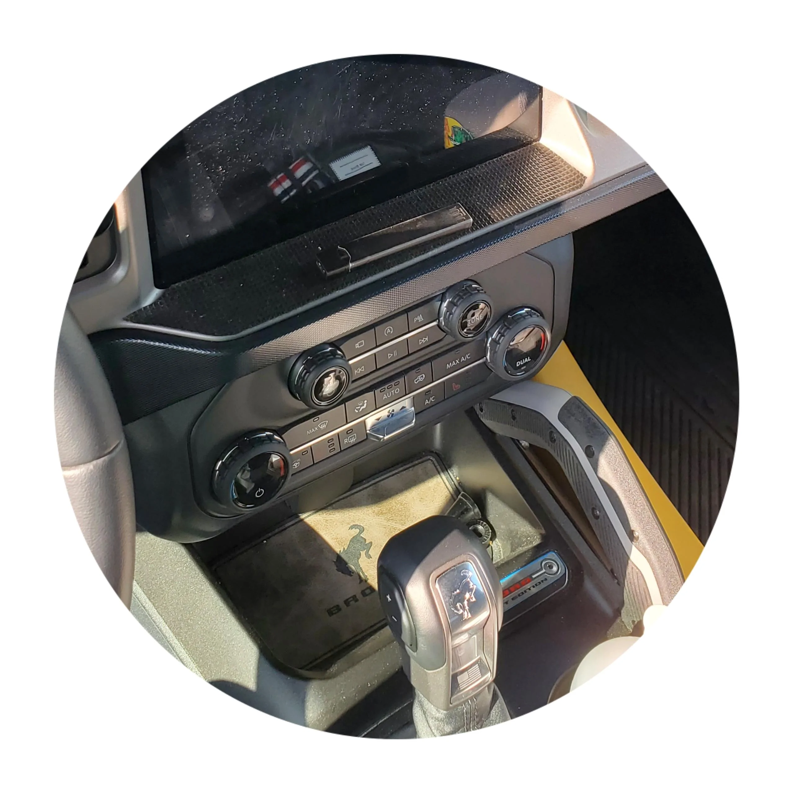 Ford Bronco Does the Bronco have heated side mirrors? PhotoGrid_Plus_1654973702799