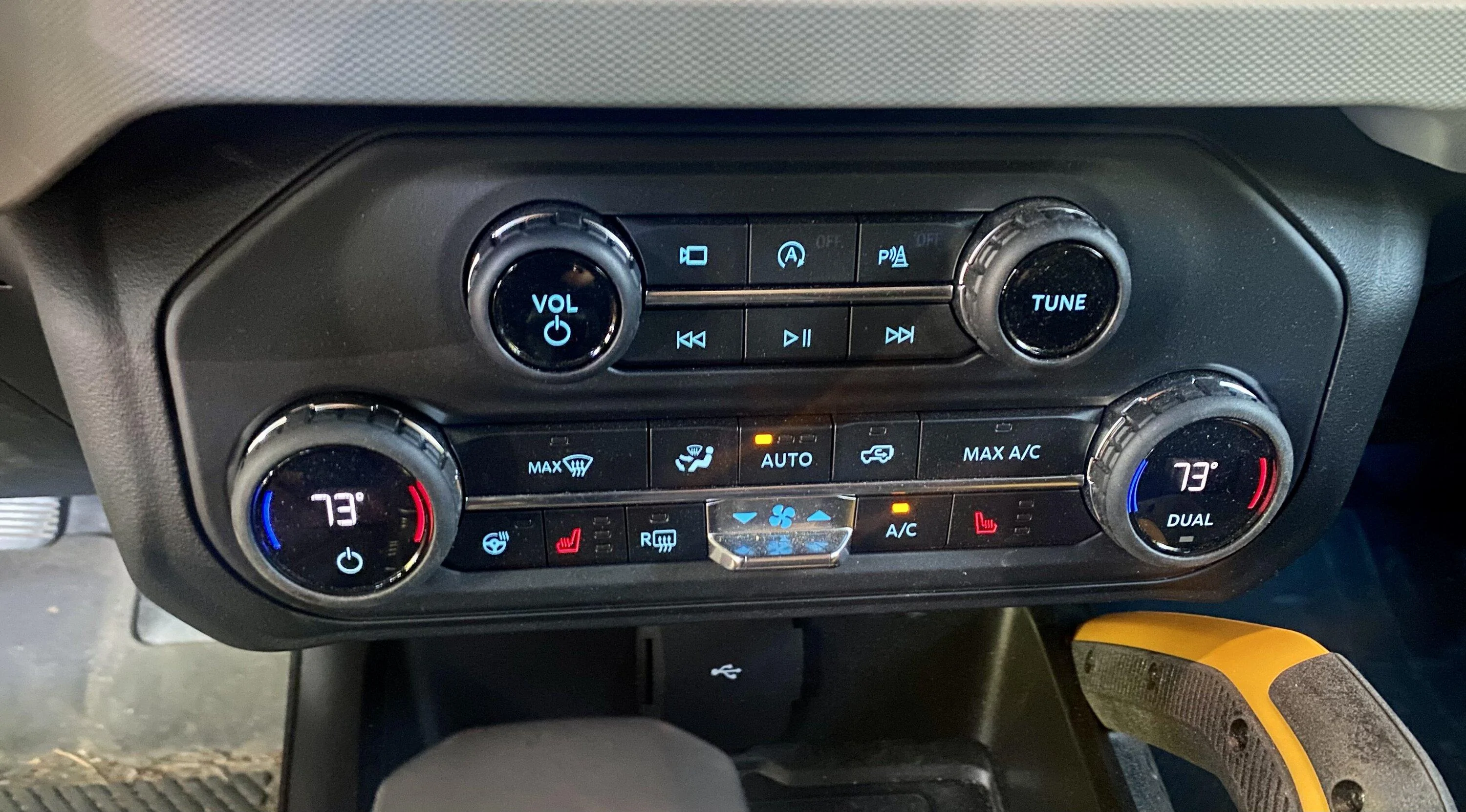 Ford Bronco Does the Bronco have heated side mirrors? 0E0BC6C7-62DB-4930-92D8-E1AD27910EEA