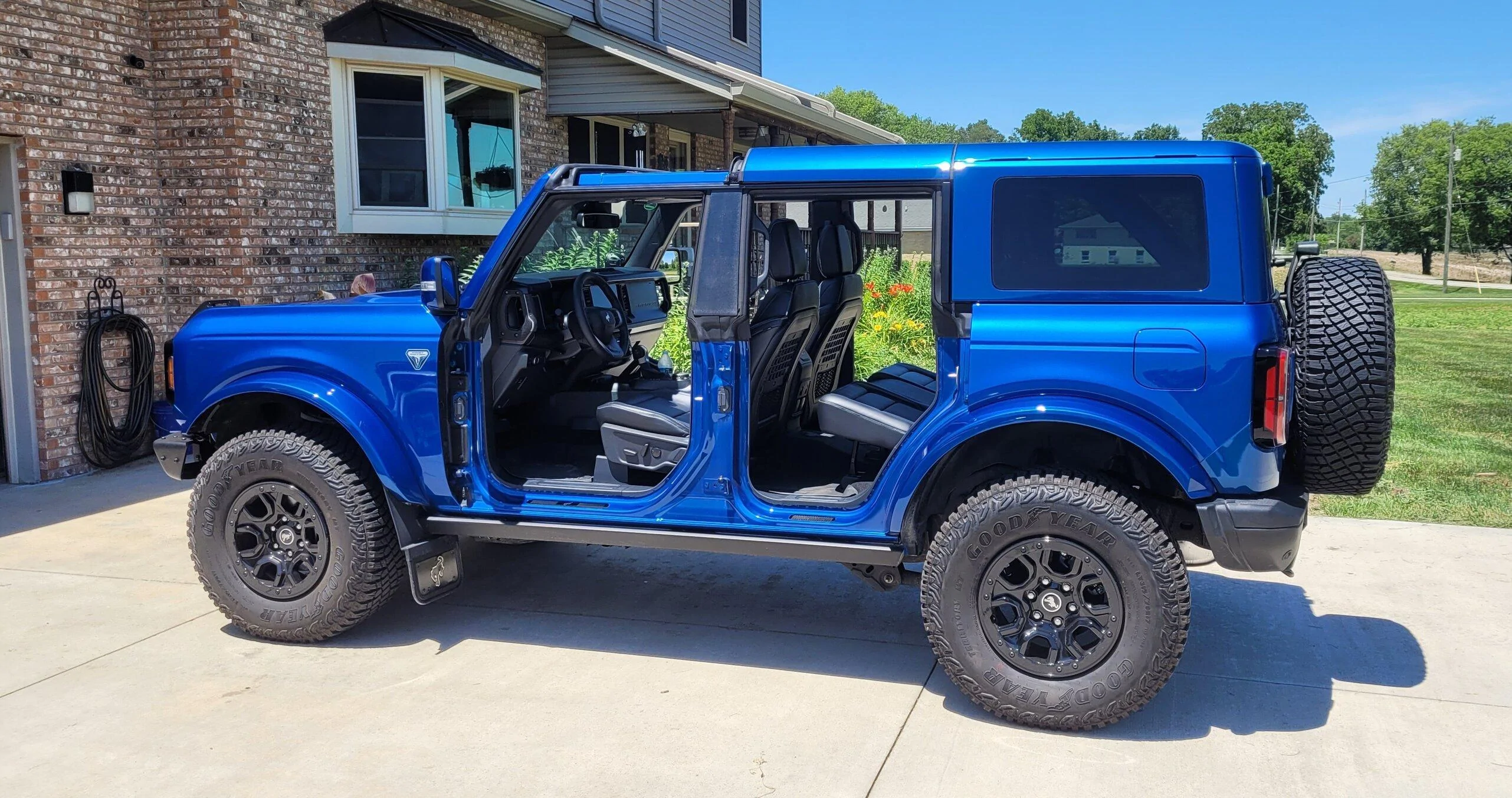 Ford Bronco LIGHTNING BLUE Bronco Club 20220619_142107