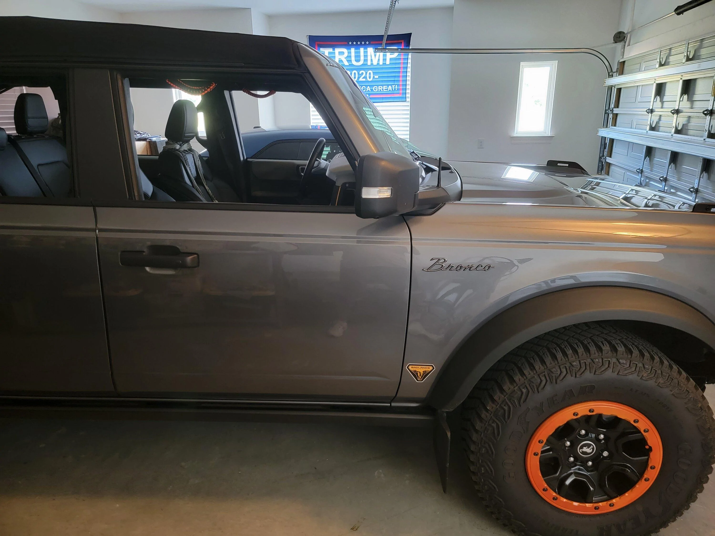 Ford Bronco CARBONIZED GRAY Bronco Club 20220623_160215