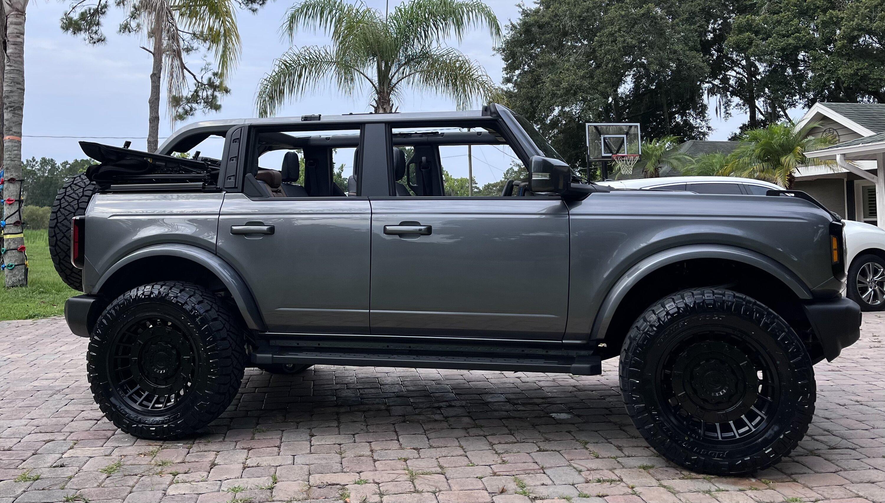 Ford Bronco Gray OBX on 20x10s w 35s (MaLL CrAwLeRRRRRR) 38B41885-2366-4184-A406-CCA1EBD7AA45