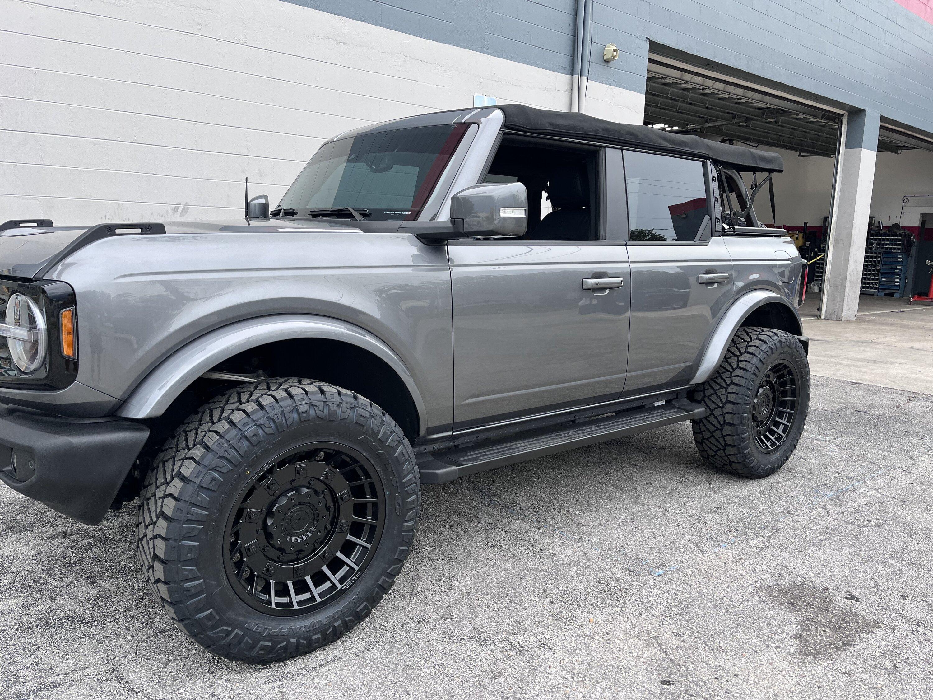 Ford Bronco Gray OBX on 20x10s w 35s (MaLL CrAwLeRRRRRR) BB95A41C-2662-46A5-8CC0-3B8822E264A3
