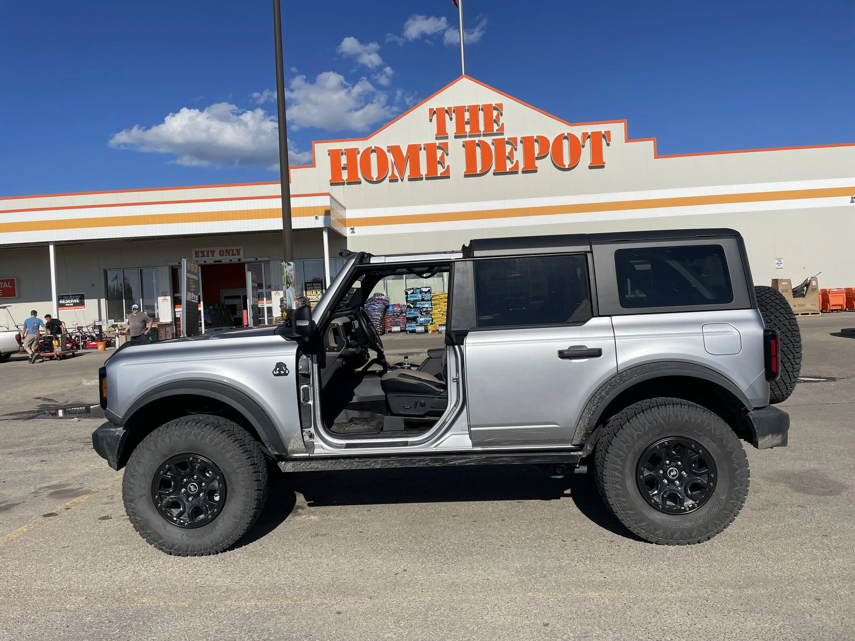 Ford Bronco ICONIC SILVER Bronco Club E14BEA0A-8FDE-45E5-9A6C-8162B10F5AE4