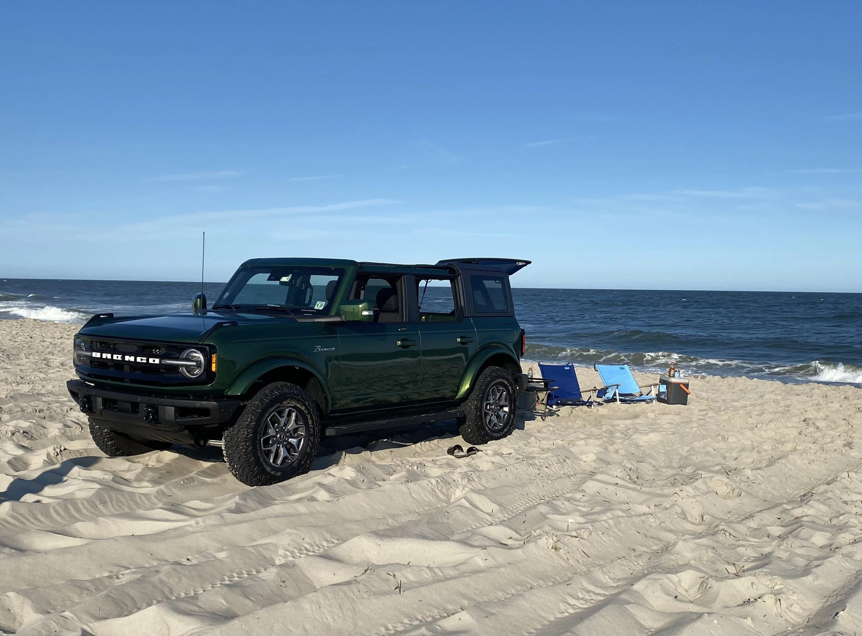 Ford Bronco ERUPTION GREEN Bronco Club C2912134-0B9C-441F-A54F-EEDF03E029D9