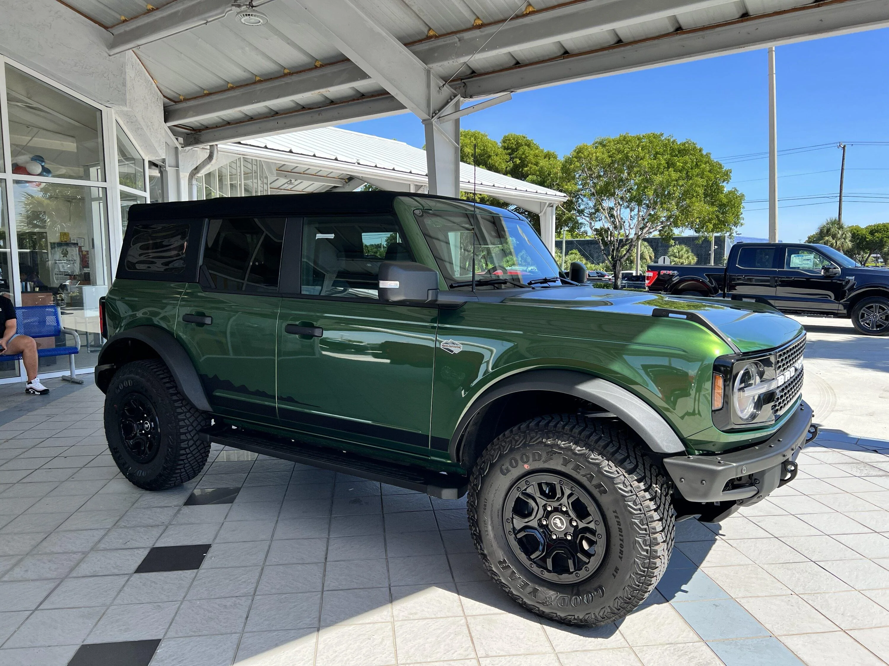 Ford Bronco ERUPTION GREEN Bronco Club FA7F8109-3973-4D05-B630-A075F1E3993E