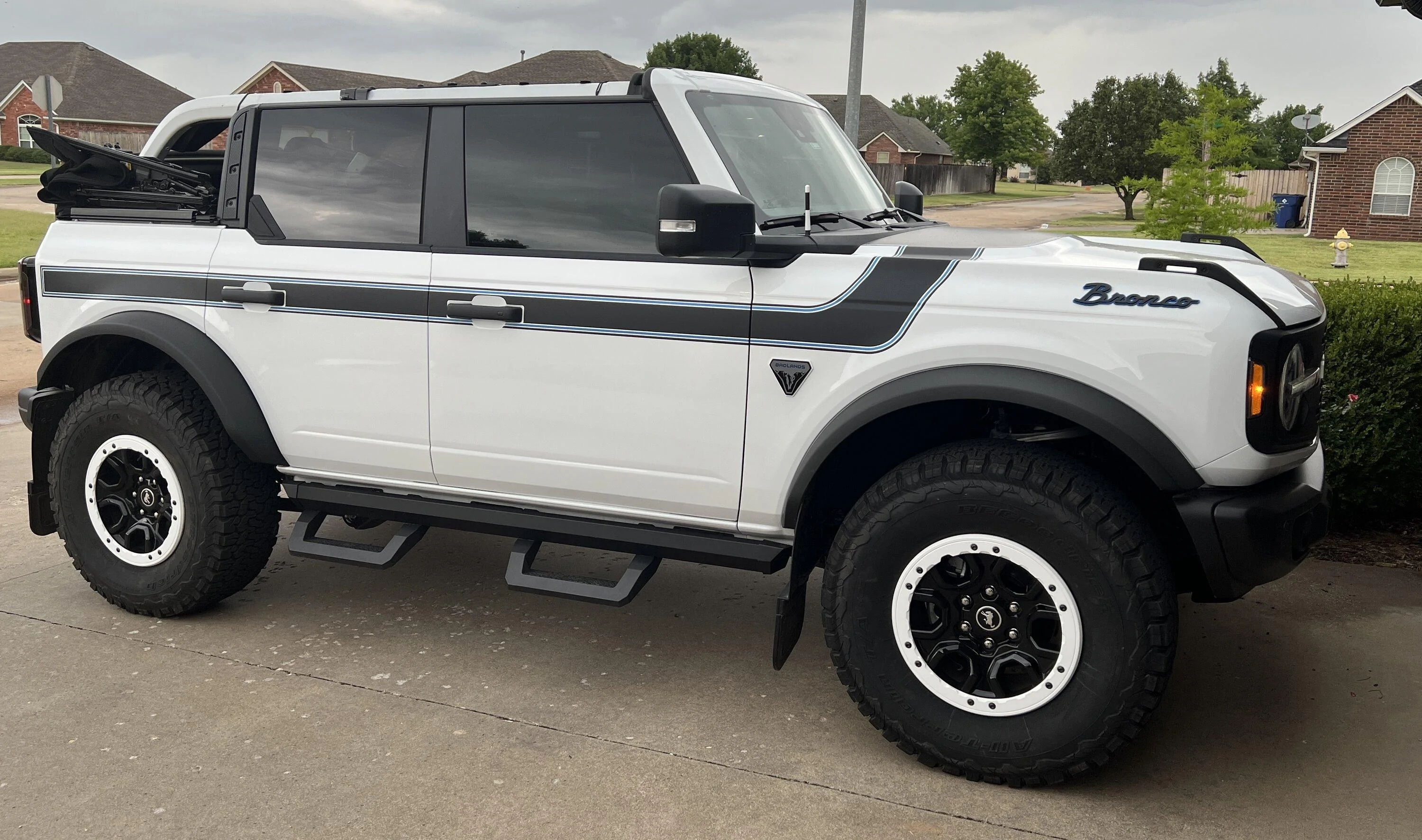 Ford Bronco OXFORD WHITE Bronco Club 2A467744-5606-4DBB-969A-DCBF012BE0F6