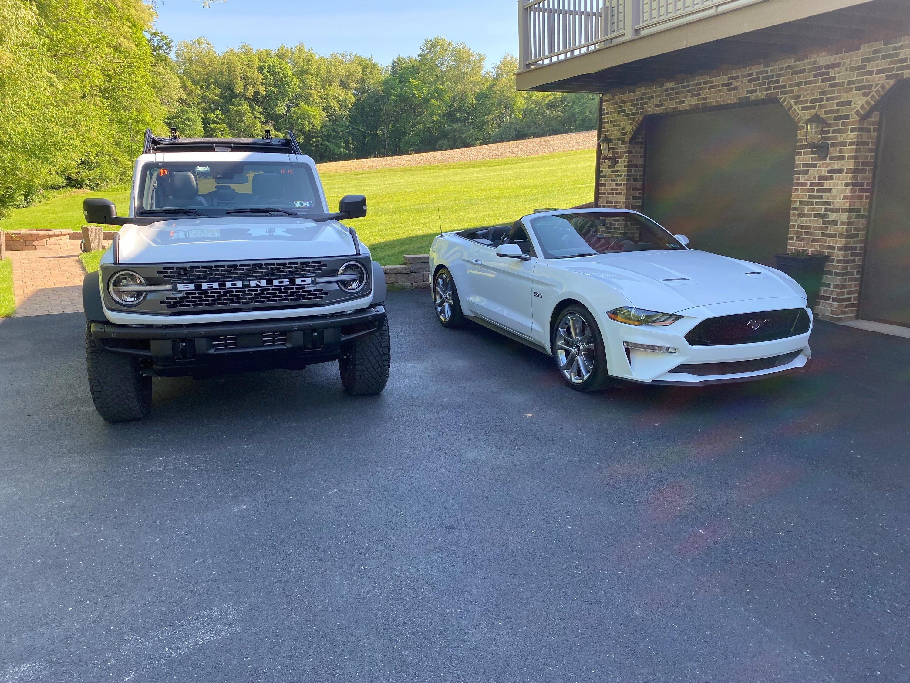 Ford Bronco OXFORD WHITE Bronco Club toys
