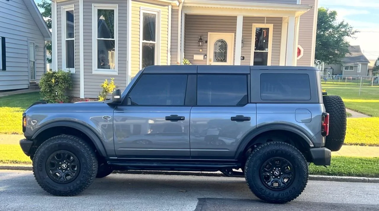 Ford Bronco CARBONIZED GRAY Bronco Club b1