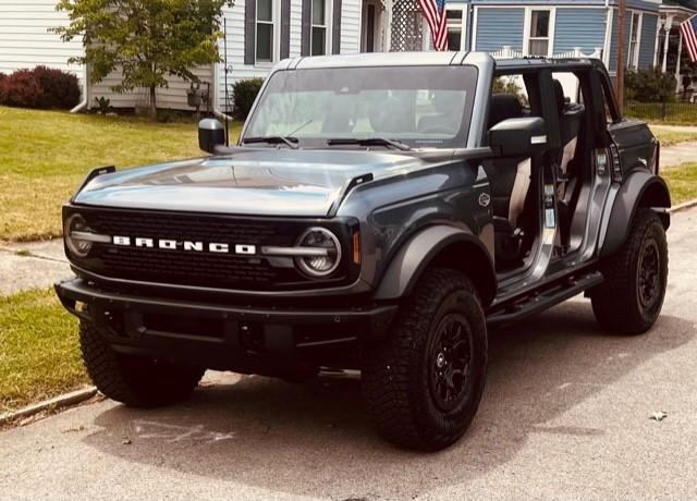 Ford Bronco CARBONIZED GRAY Bronco Club b3