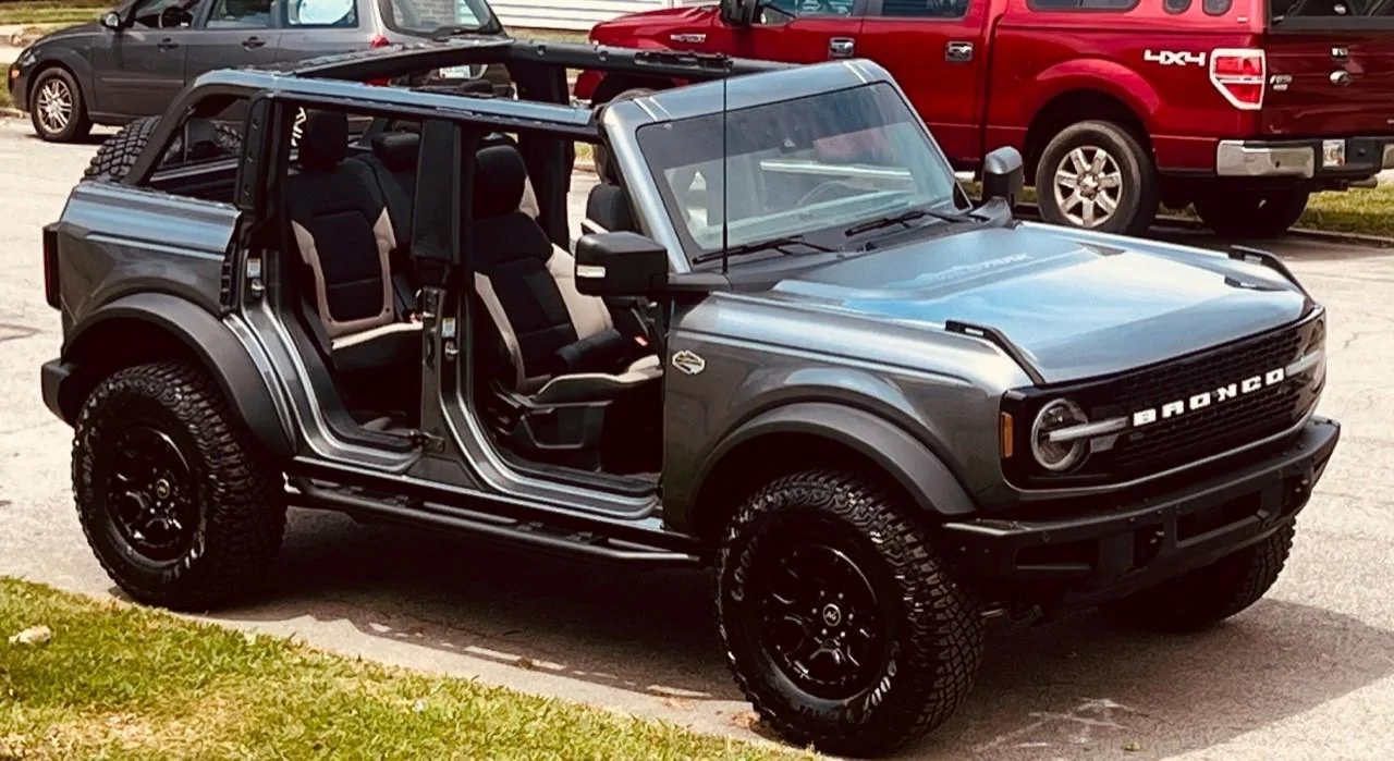 Ford Bronco CARBONIZED GRAY Bronco Club b5