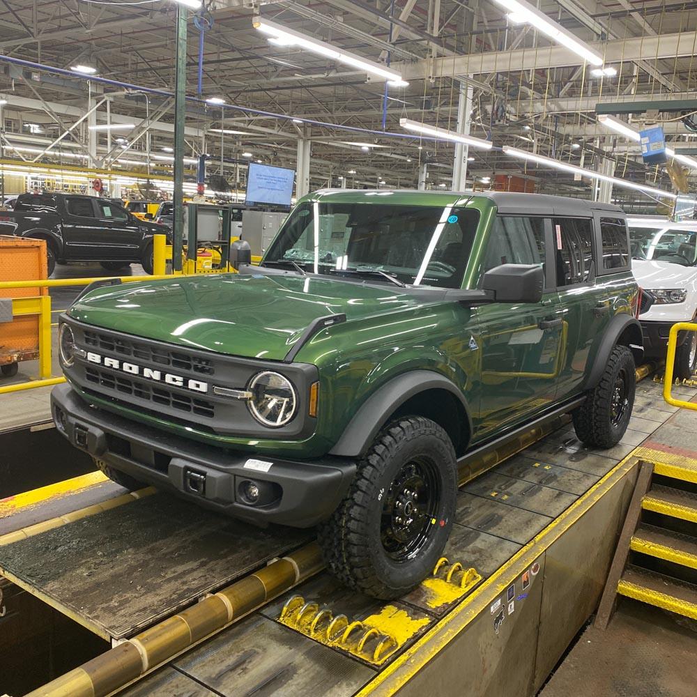 Ford Bronco ERUPTION GREEN Bronco Club 0A35097E-51B9-4823-97FF-B9F103C95D92