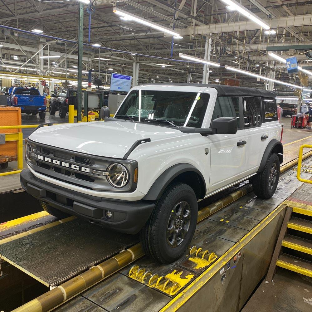 Ford Bronco OXFORD WHITE Bronco Club image