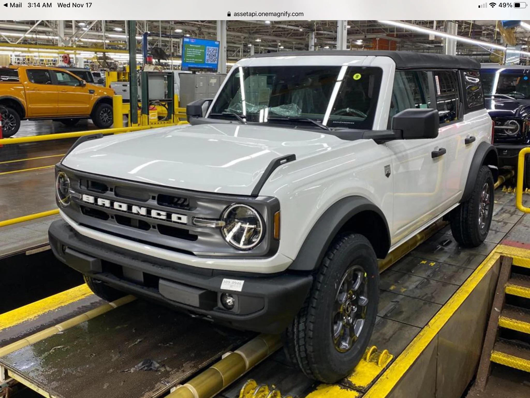 Ford Bronco OXFORD WHITE Bronco Club D45D7CBB-6598-46DB-B9D2-1D8C121612DE