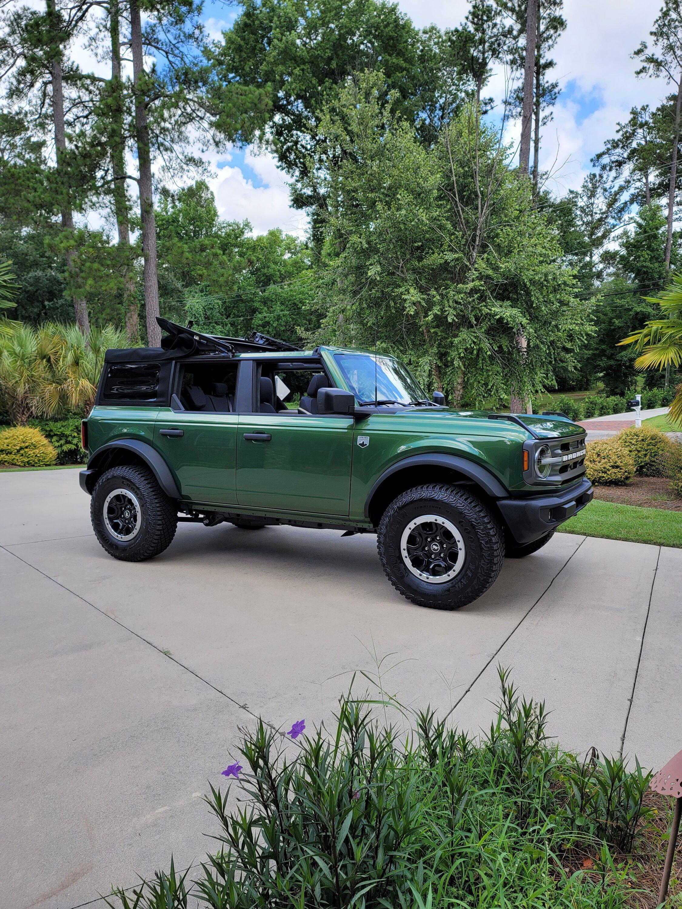 Ford Bronco 5/9 Build Week group. (ManSquatch Week) 20220630_114446