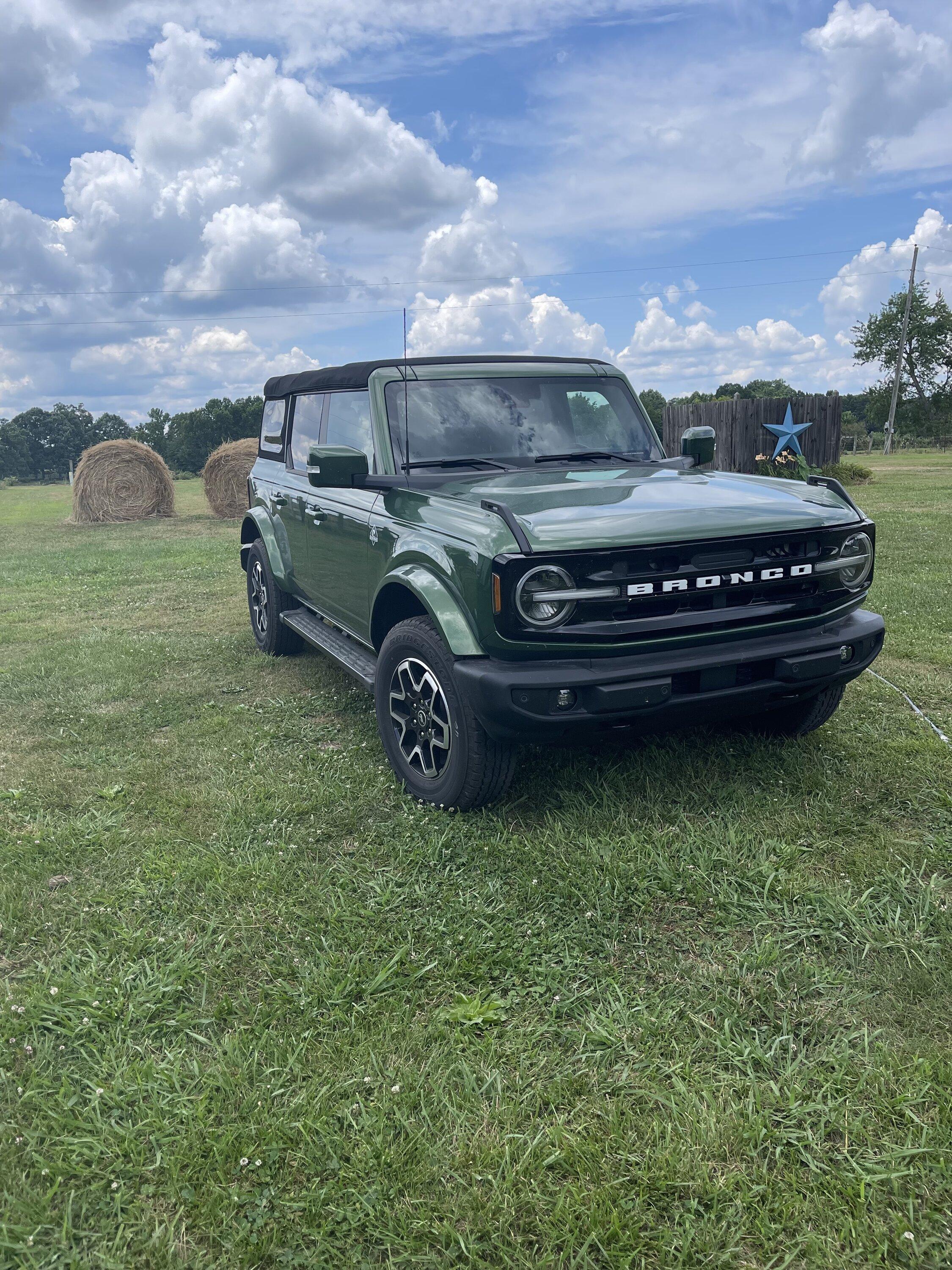 Ford Bronco ERUPTION GREEN Bronco Club 0766923C-2AB8-4566-AFFF-439C352C5ED5