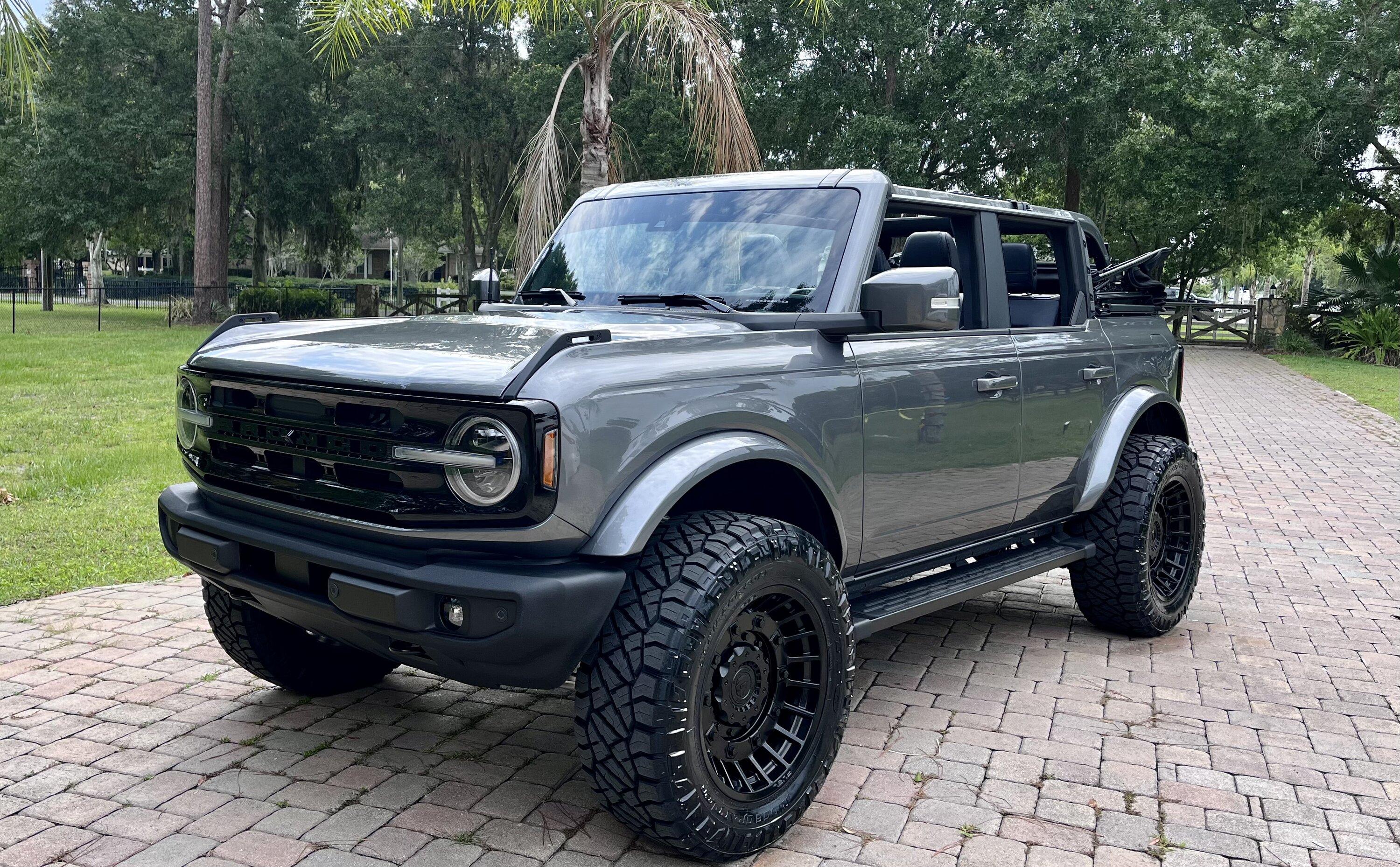Ford Bronco CARBONIZED GRAY Bronco Club 59E88583-80F0-4C19-B582-27897134CCAF