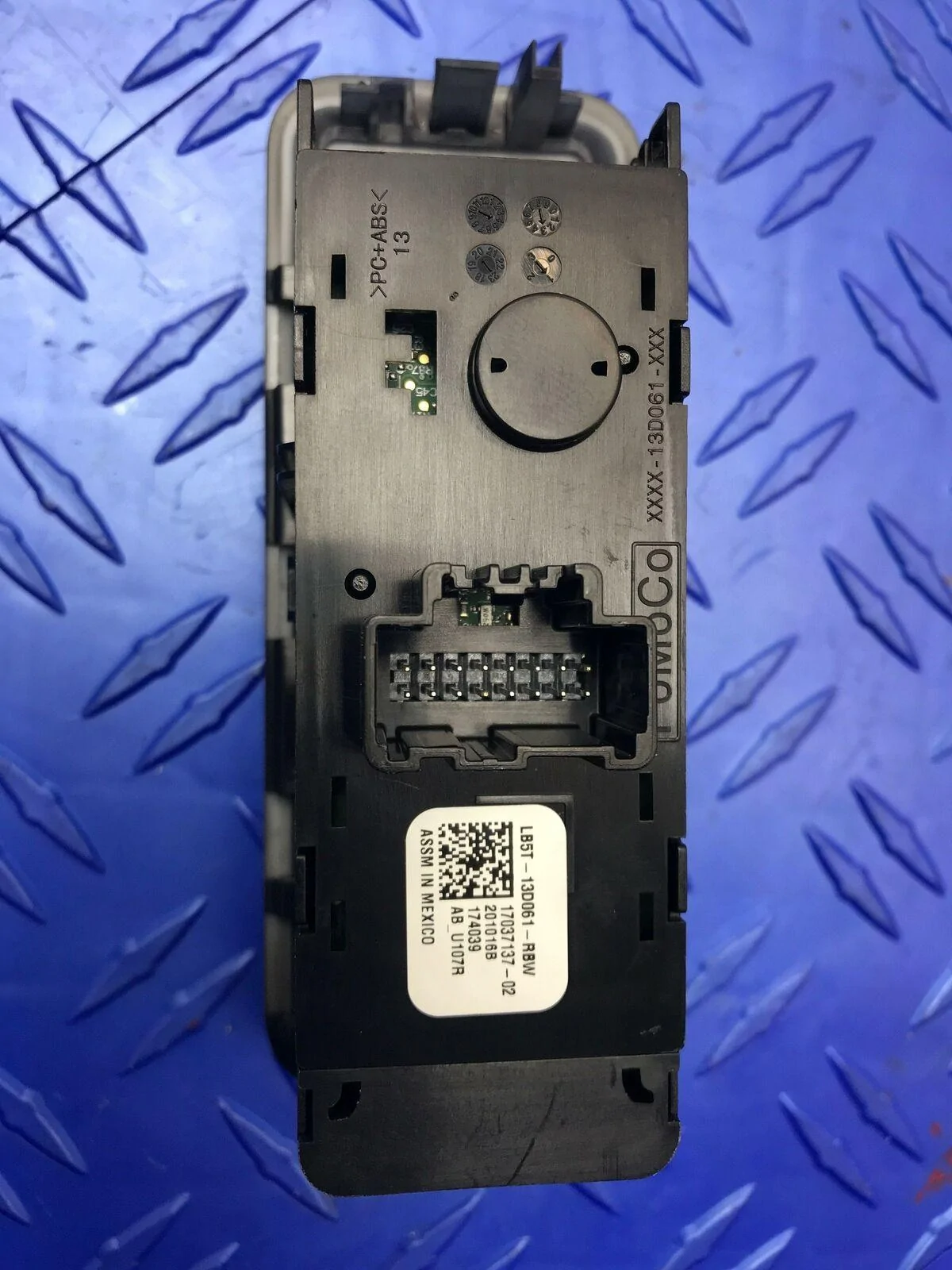 Ford Bronco FIXED: Headlights turning on when switched off explorer light switch 2020