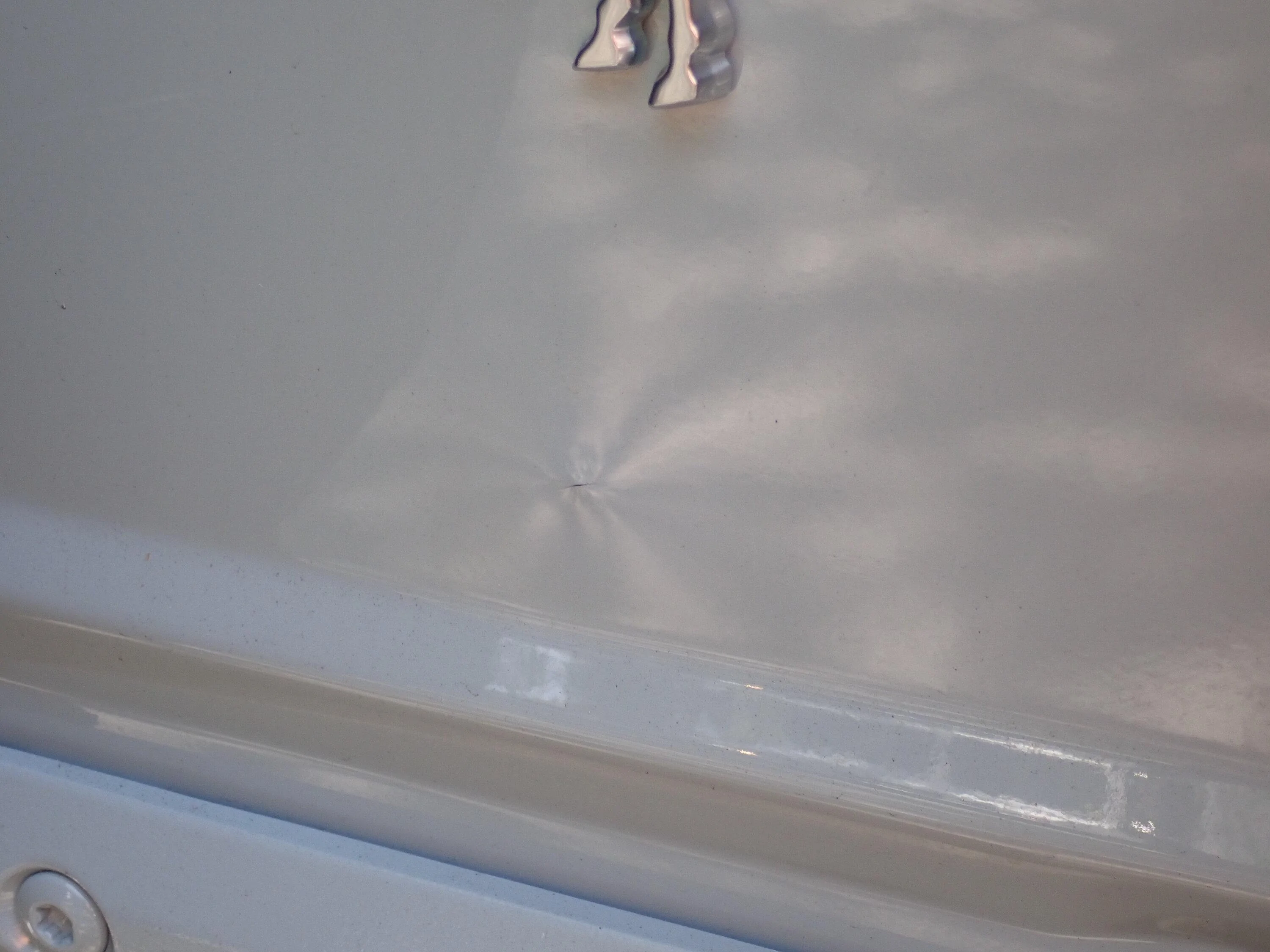 Ford Bronco PSA - Warning on tailgate table install: don't drill too deep P6170700