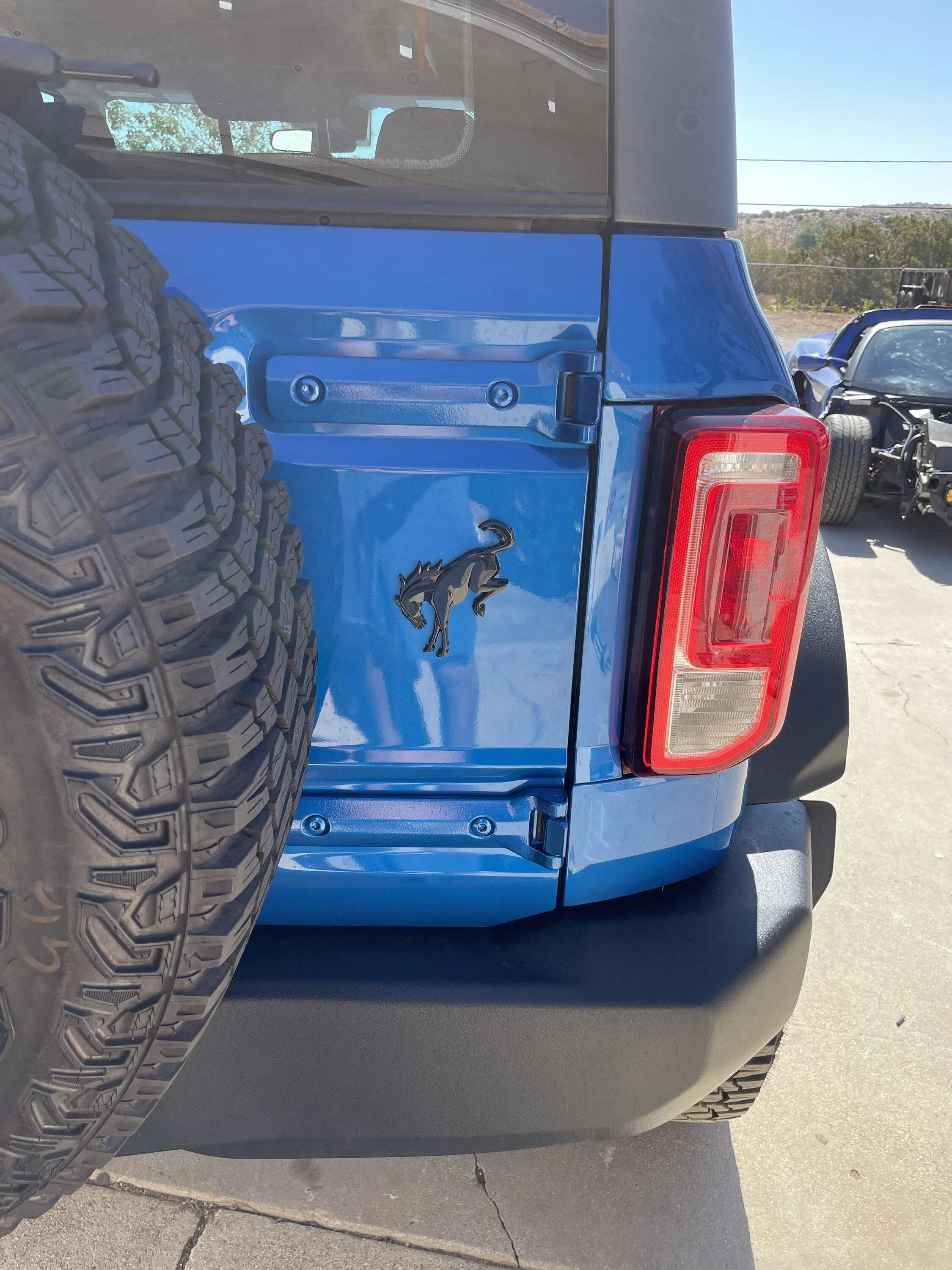 Ford Bronco 2-door desert runner Bronco w/ custom tire carrier 6598CA08-B054-494B-9BD3-9973044D8AB8