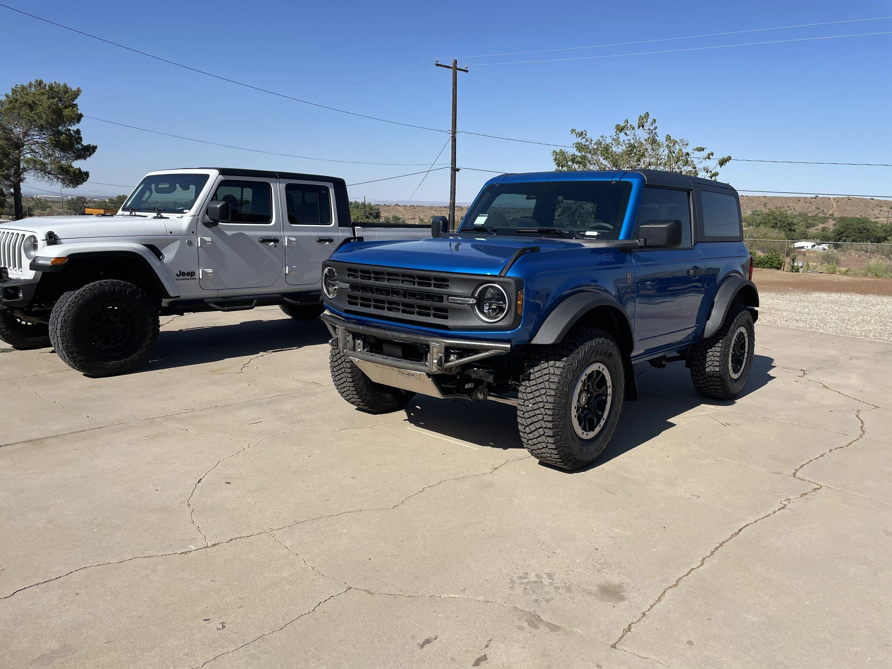 Ford Bronco 2-door desert runner Bronco w/ custom tire carrier D24C323E-70BF-4C93-984F-972298F54DC2