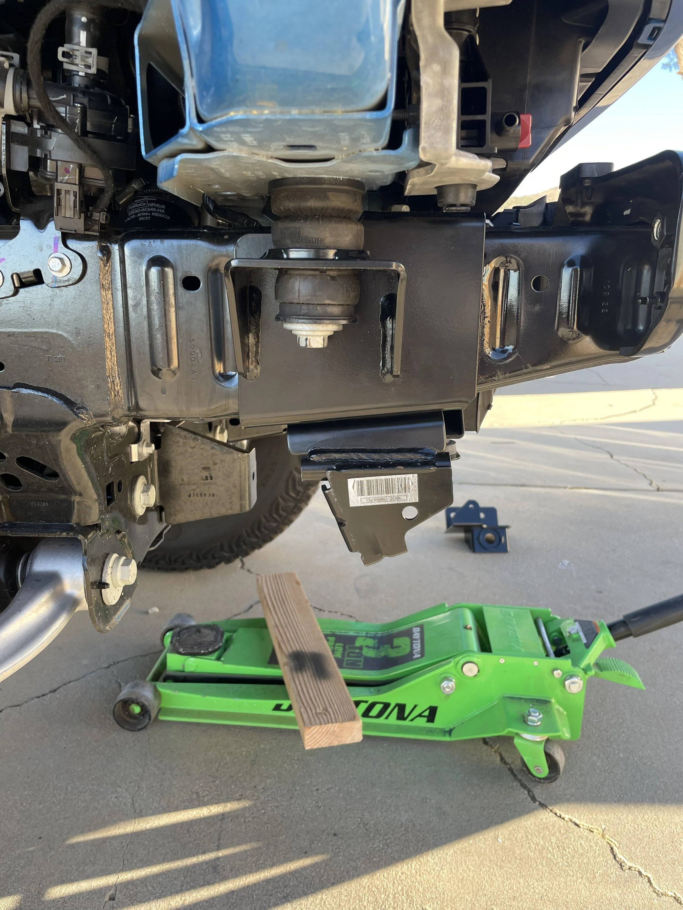 Ford Bronco 2-door desert runner Bronco w/ custom tire carrier B33399DF-71F6-4106-A6E8-3DA5220AECDD