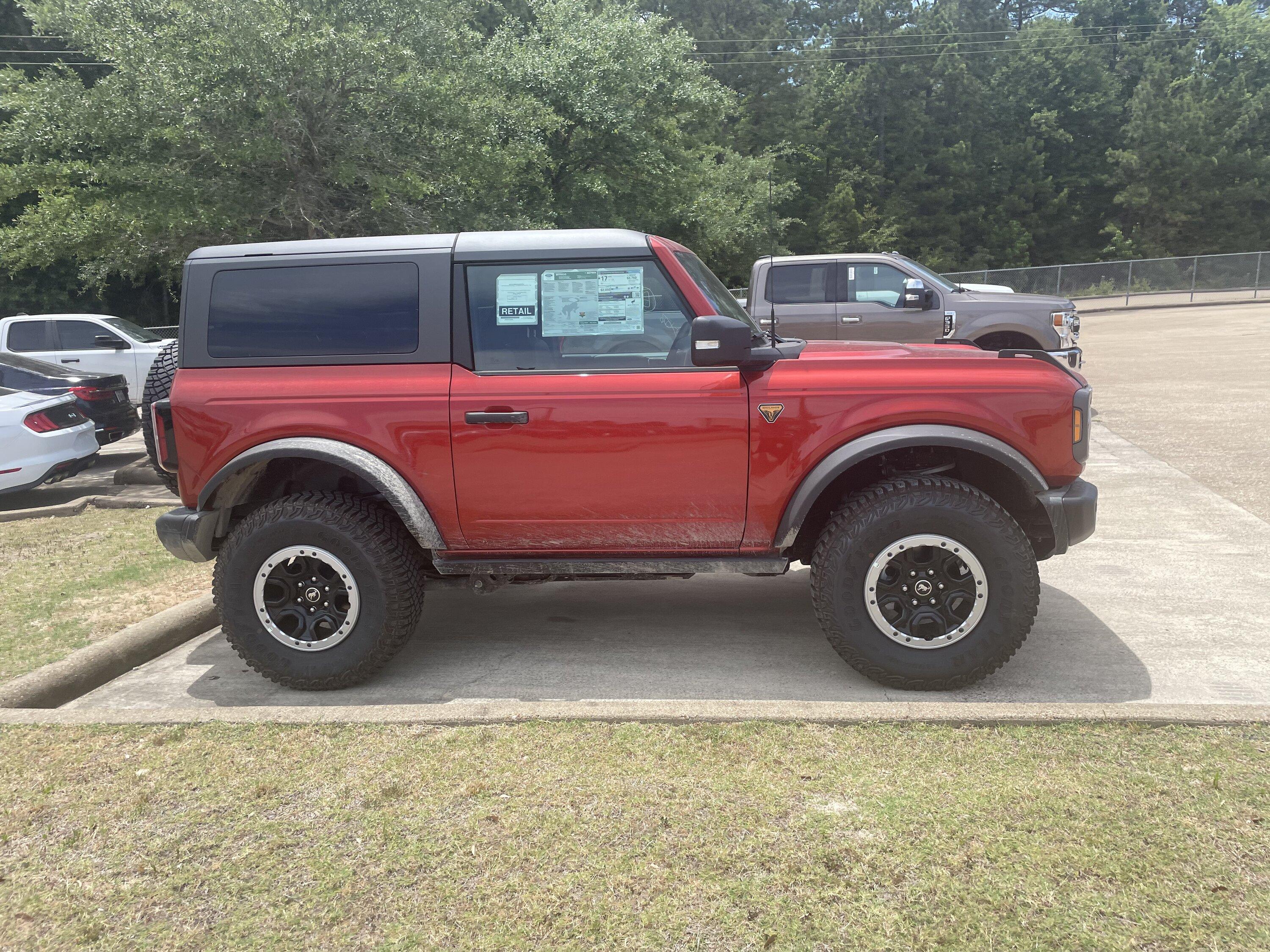 Ford Bronco HOT PEPPER RED Bronco Club C16DBE2A-022E-4172-BACA-3AEAEF2A0630
