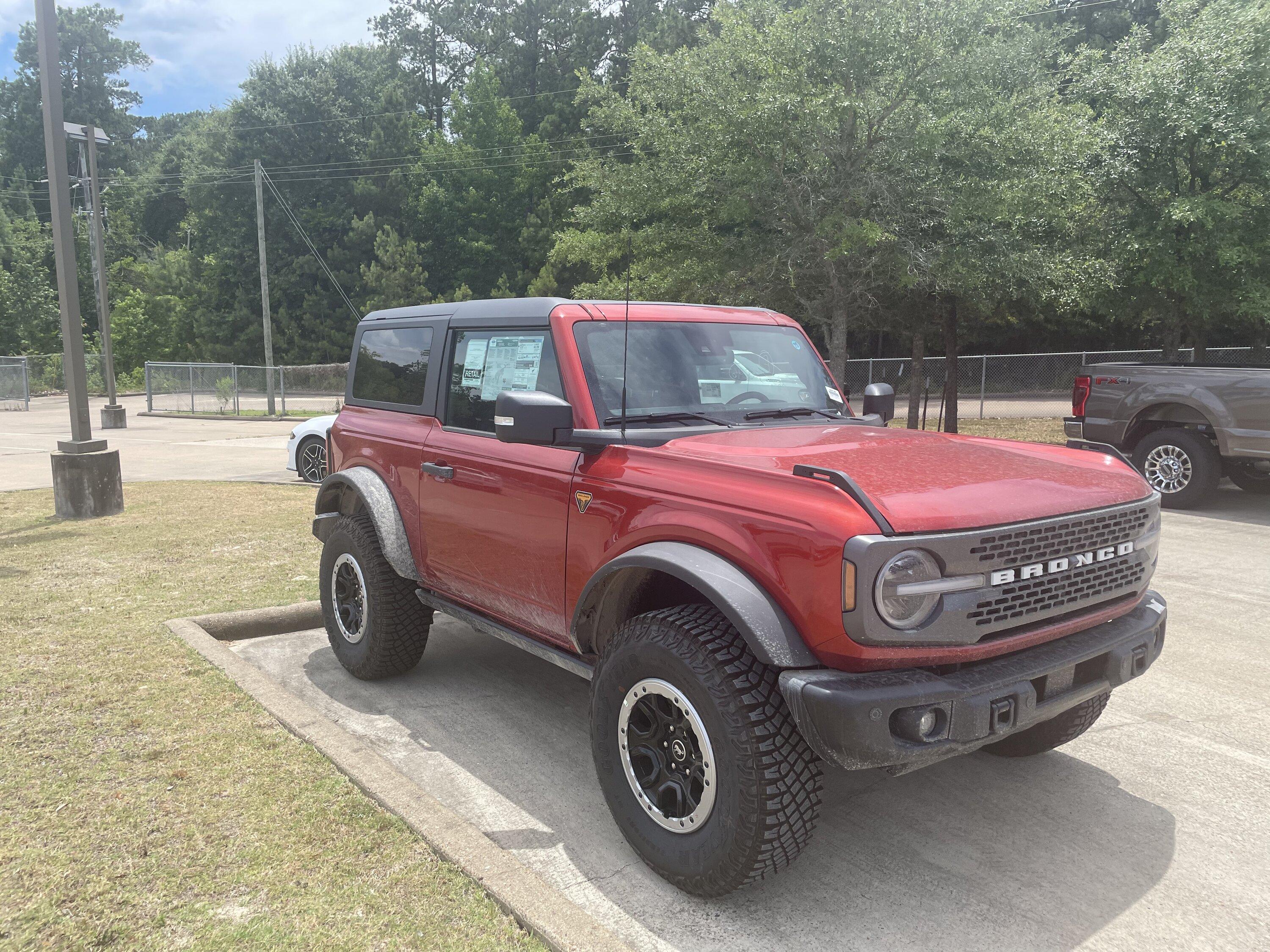 Ford Bronco HOT PEPPER RED Bronco Club 8297B795-5FB2-48BB-BF2B-AE9D3AD8B117