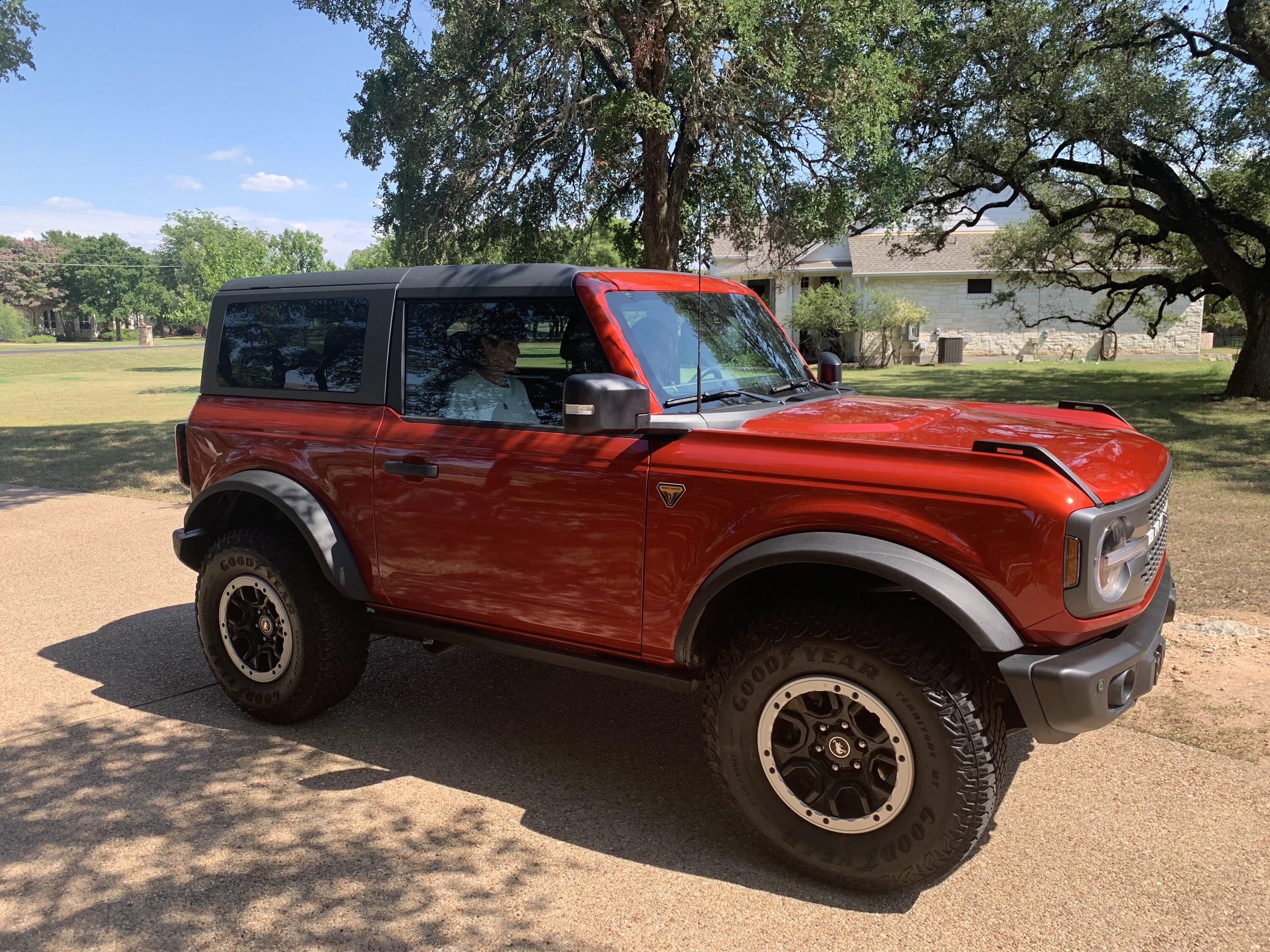 Ford Bronco HOT PEPPER RED Bronco Club 143884C8-25A8-4B59-B4C4-7816BD95578E