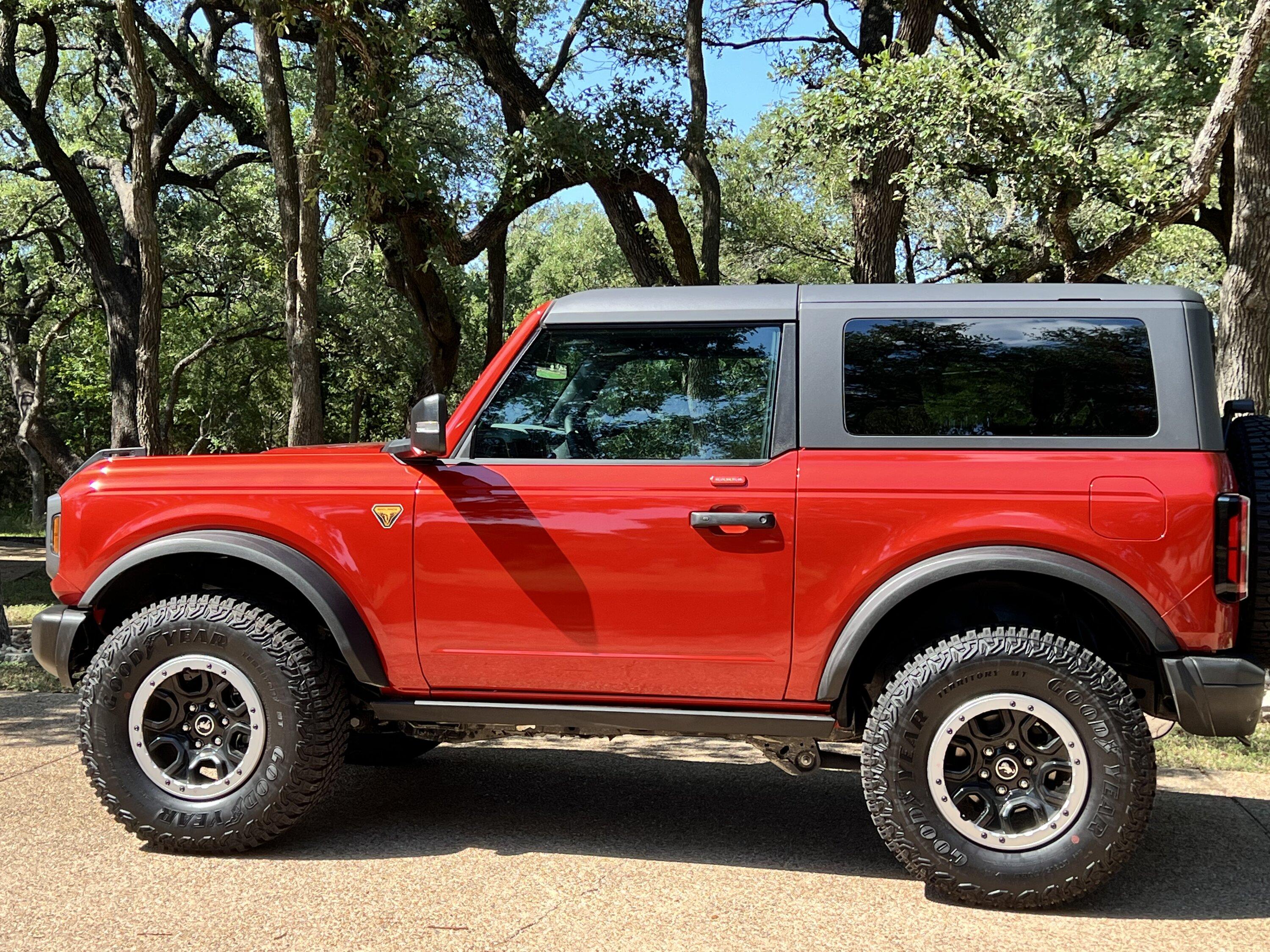 Ford Bronco HOT PEPPER RED Bronco Club 7F343689-3804-4D59-AF94-46E67F16FBC6