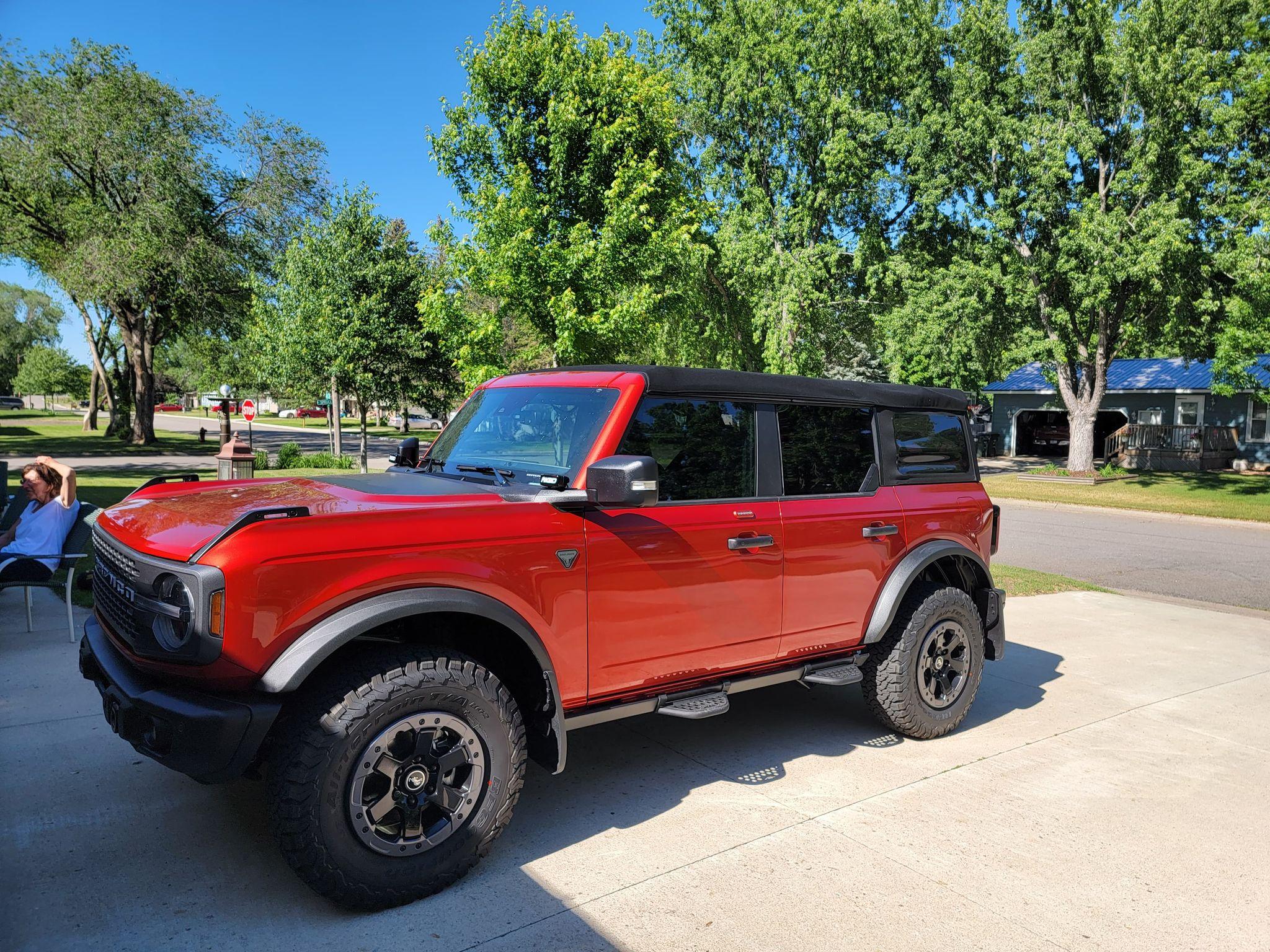 Ford Bronco HOT PEPPER RED Bronco Club 288632120_556101049559059_2555712196031107429_n