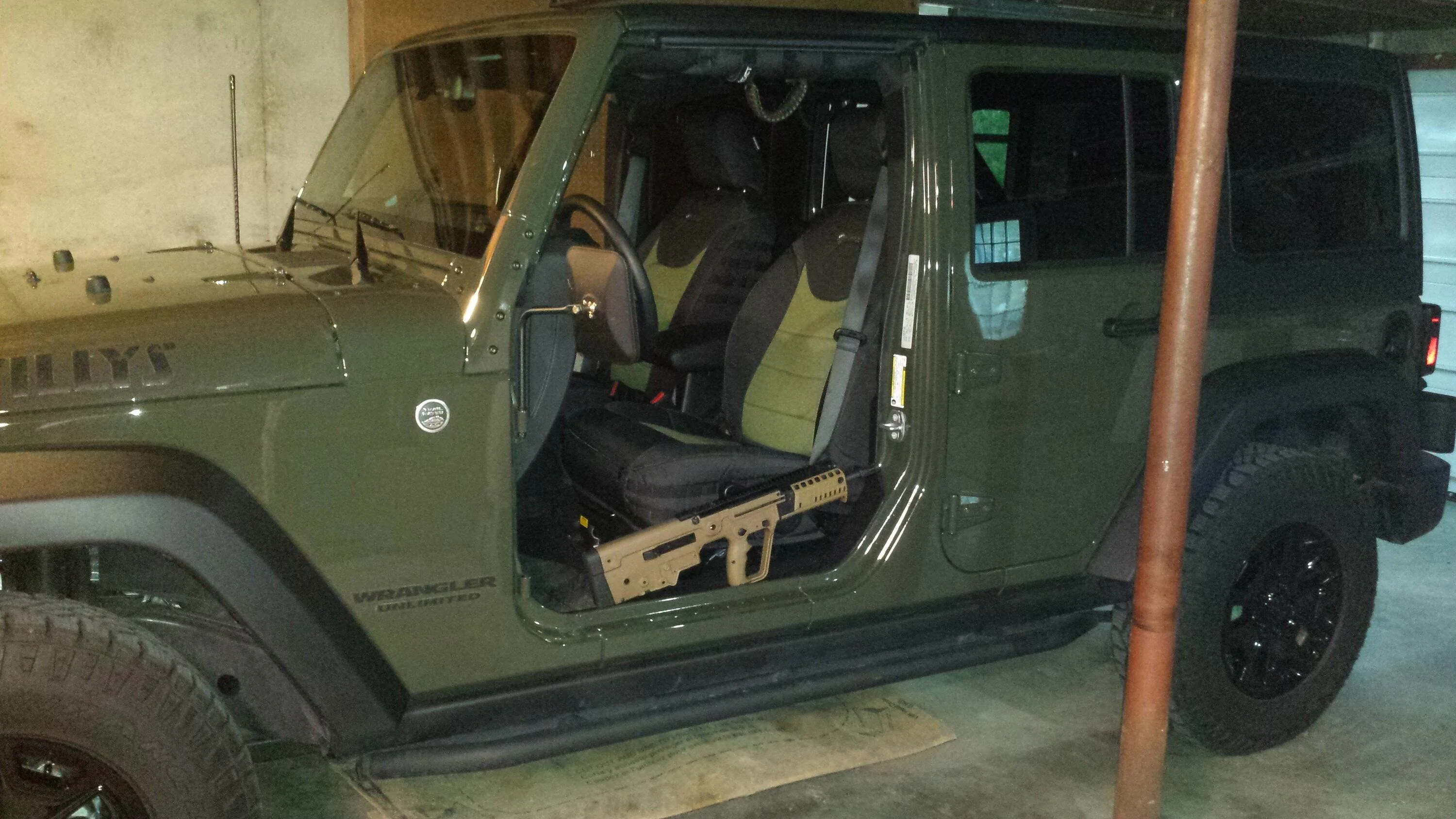 Ford Bronco Dog Options? 20160418_185606_zpsidaxzn3l