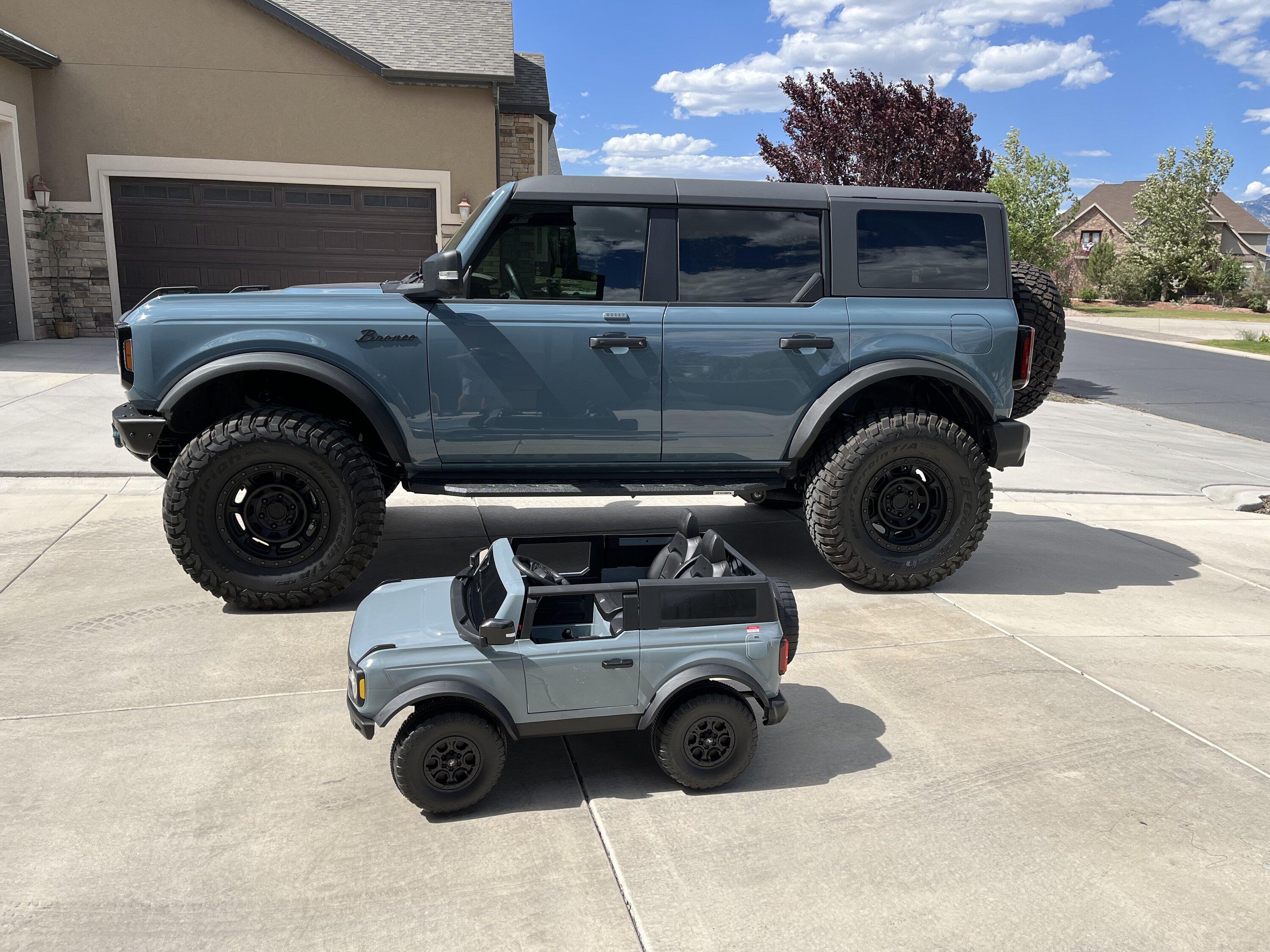 Ford Bronco Mini matching Bronco E4DE3E54-B38E-4CF2-B58D-B18E8B64E340