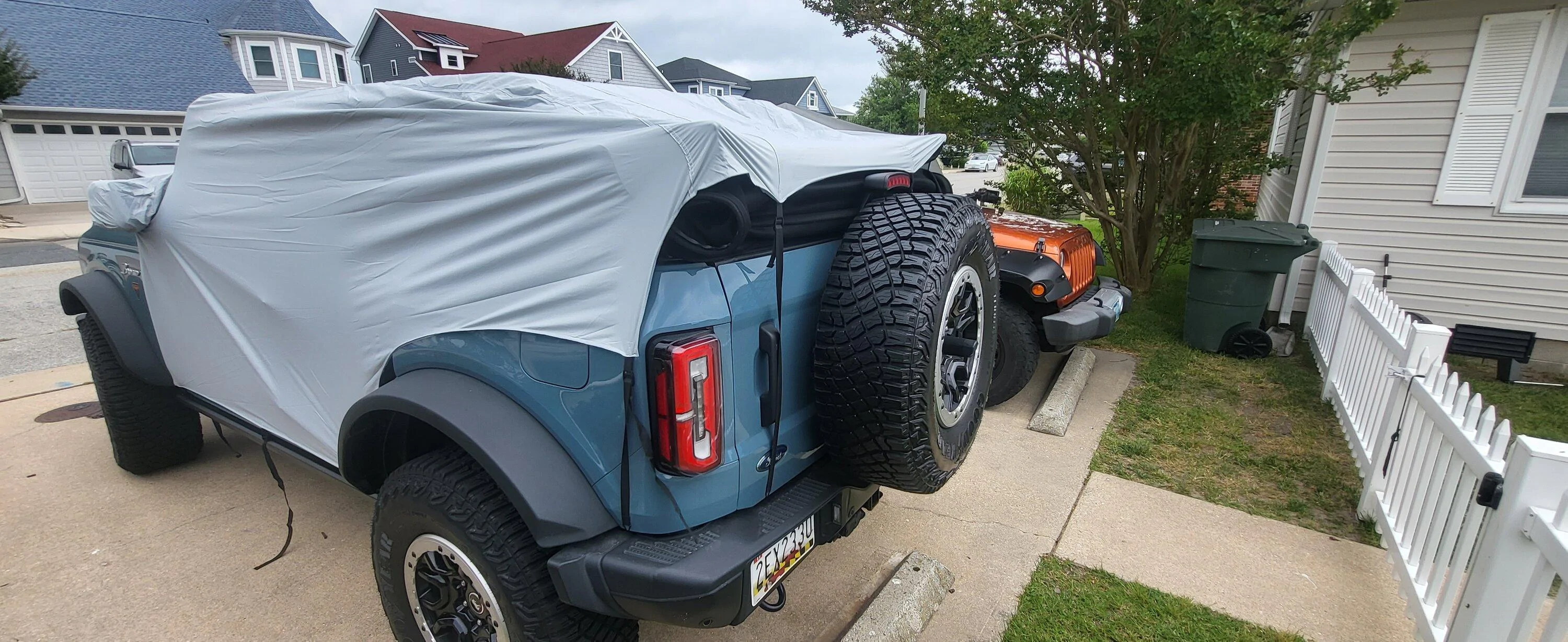 Ford Bronco FORD Cockpit Cover review(Spoiler its Useless) 20220703_095808