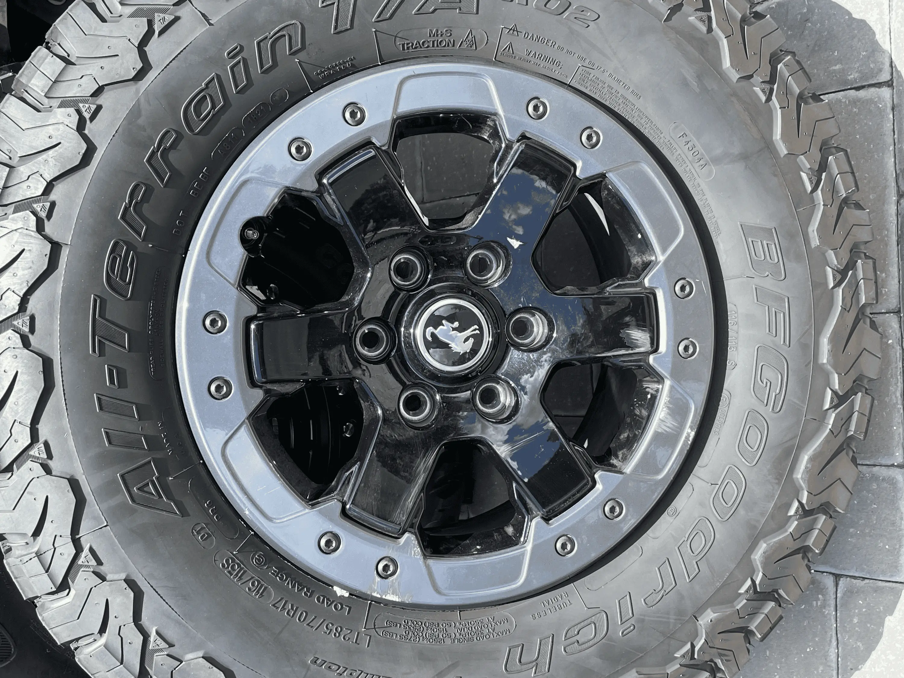 Ford Bronco 5 Badlands Optional Beadlock Capable Wheels w/Sensors tempImageMqC25I