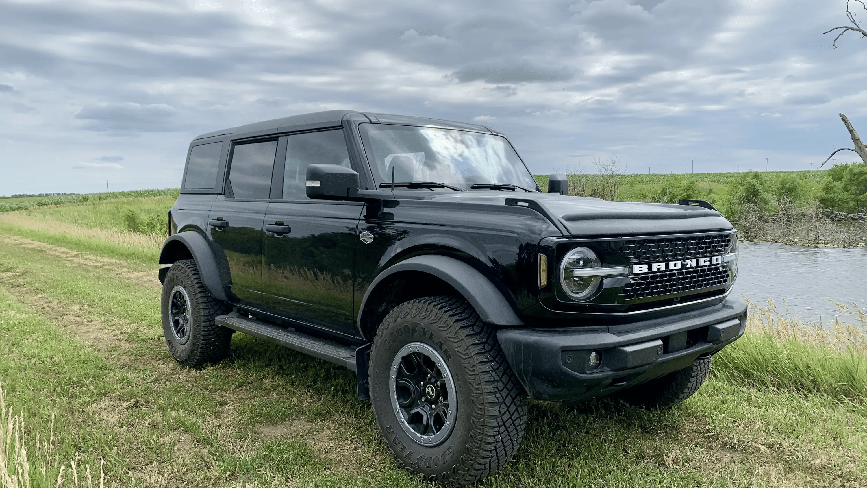 Ford Bronco SHADOW BLACK Bronco Club tempImageJiZXf3