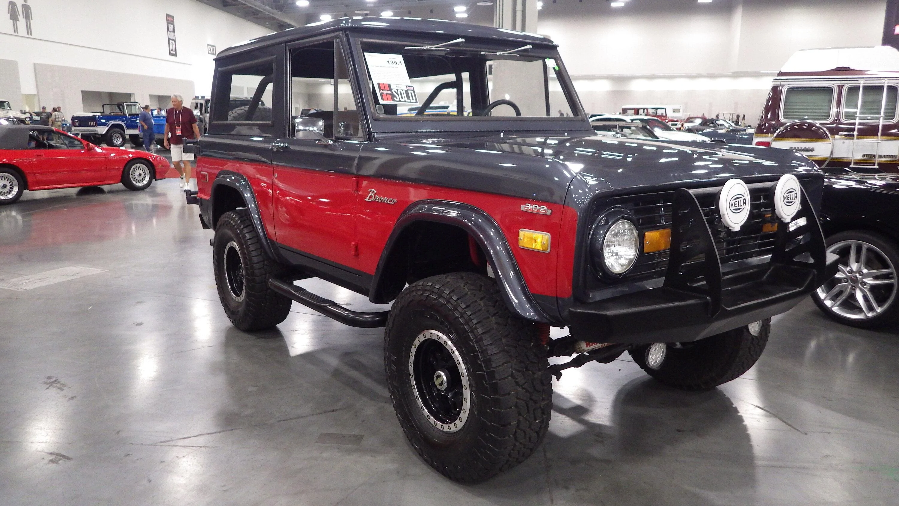 Ford Bronco Bronco fever breaks out at Las Vegas Barrett-Jackson Auto Auction - JULY 2022 B-Fever-02
