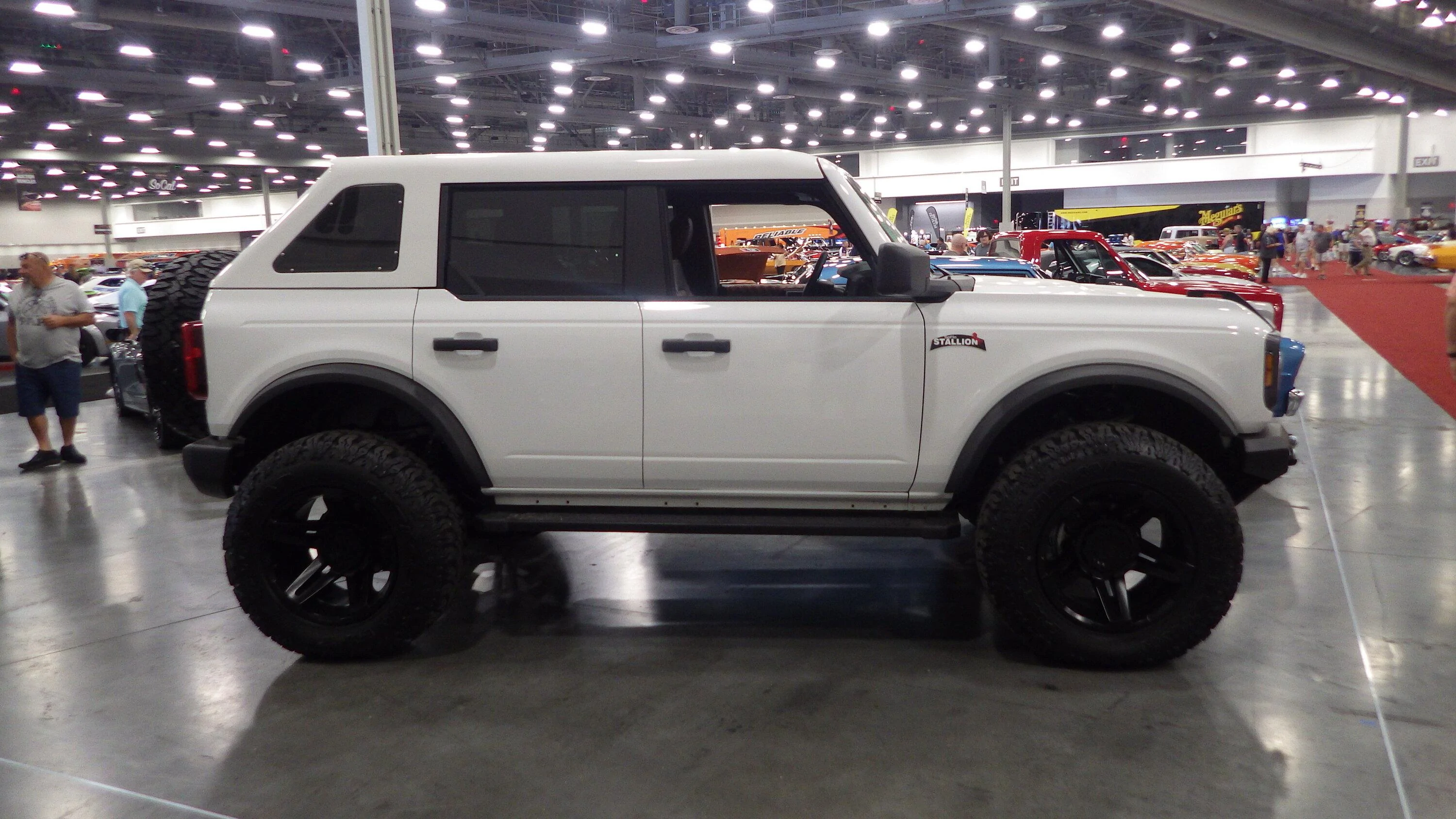 Ford Bronco Bronco fever breaks out at Las Vegas Barrett-Jackson Auto Auction - JULY 2022 Mall roller