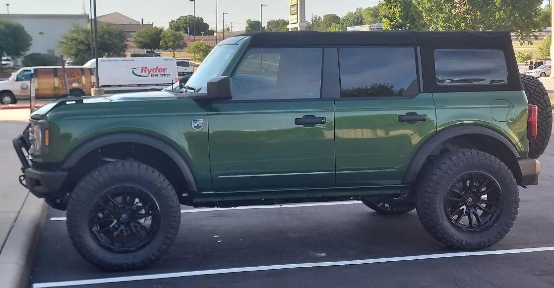 Ford Bronco ERUPTION GREEN Bronco Club side2
