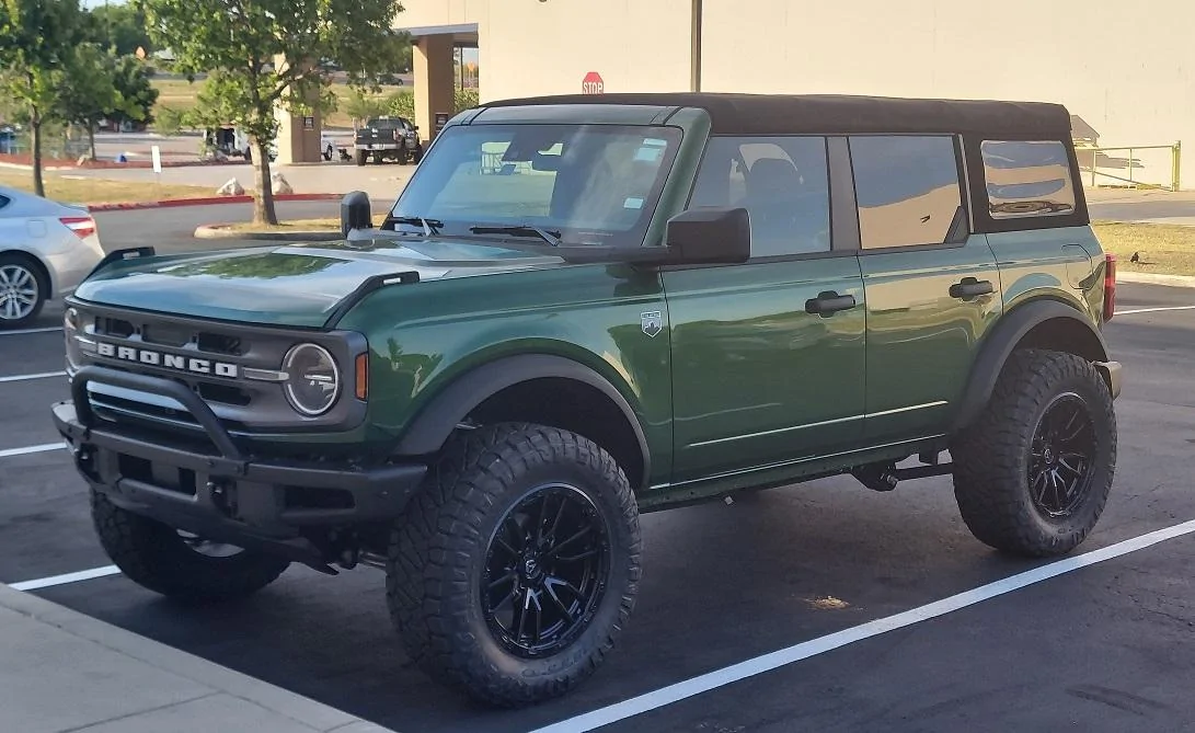 Ford Bronco ERUPTION GREEN Bronco Club front