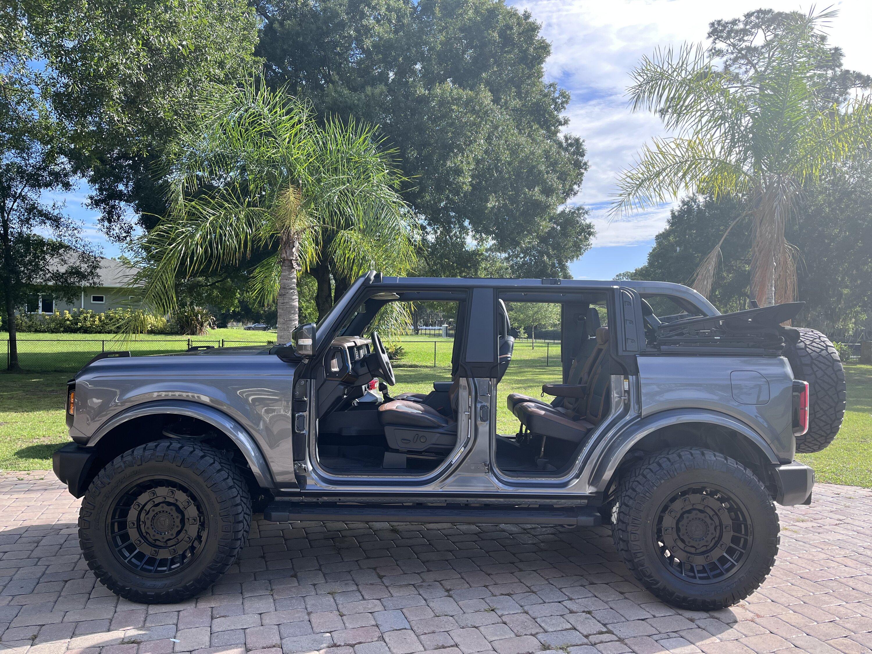 Ford Bronco Gray OBX on 20x10s w 35s (MaLL CrAwLeRRRRRR) 263C9119-0C20-441E-8A17-4AD547DD9FCA