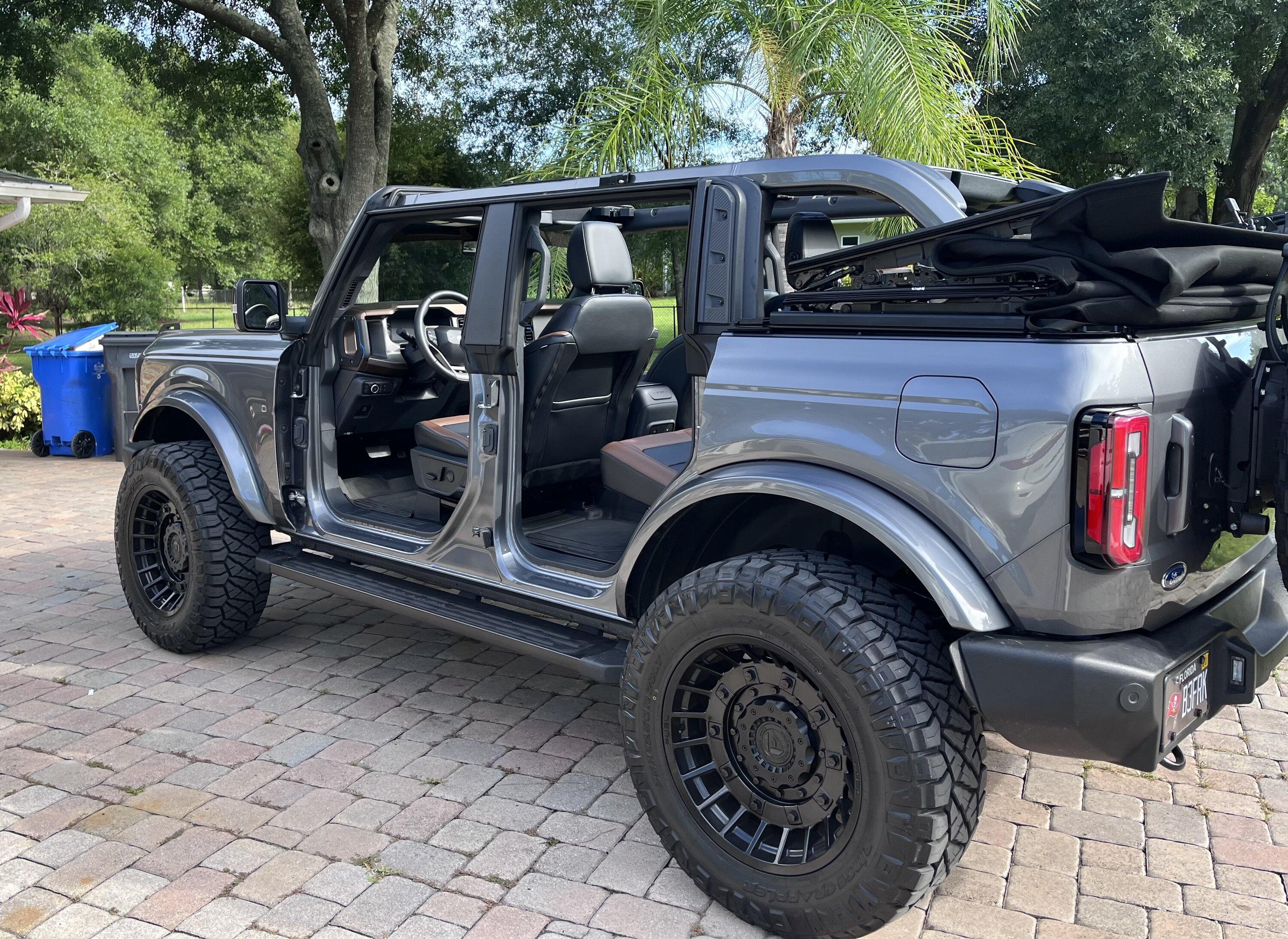 Ford Bronco Gray OBX on 20x10s w 35s (MaLL CrAwLeRRRRRR) 25A63840-47D2-476D-9B80-15C717F84C42