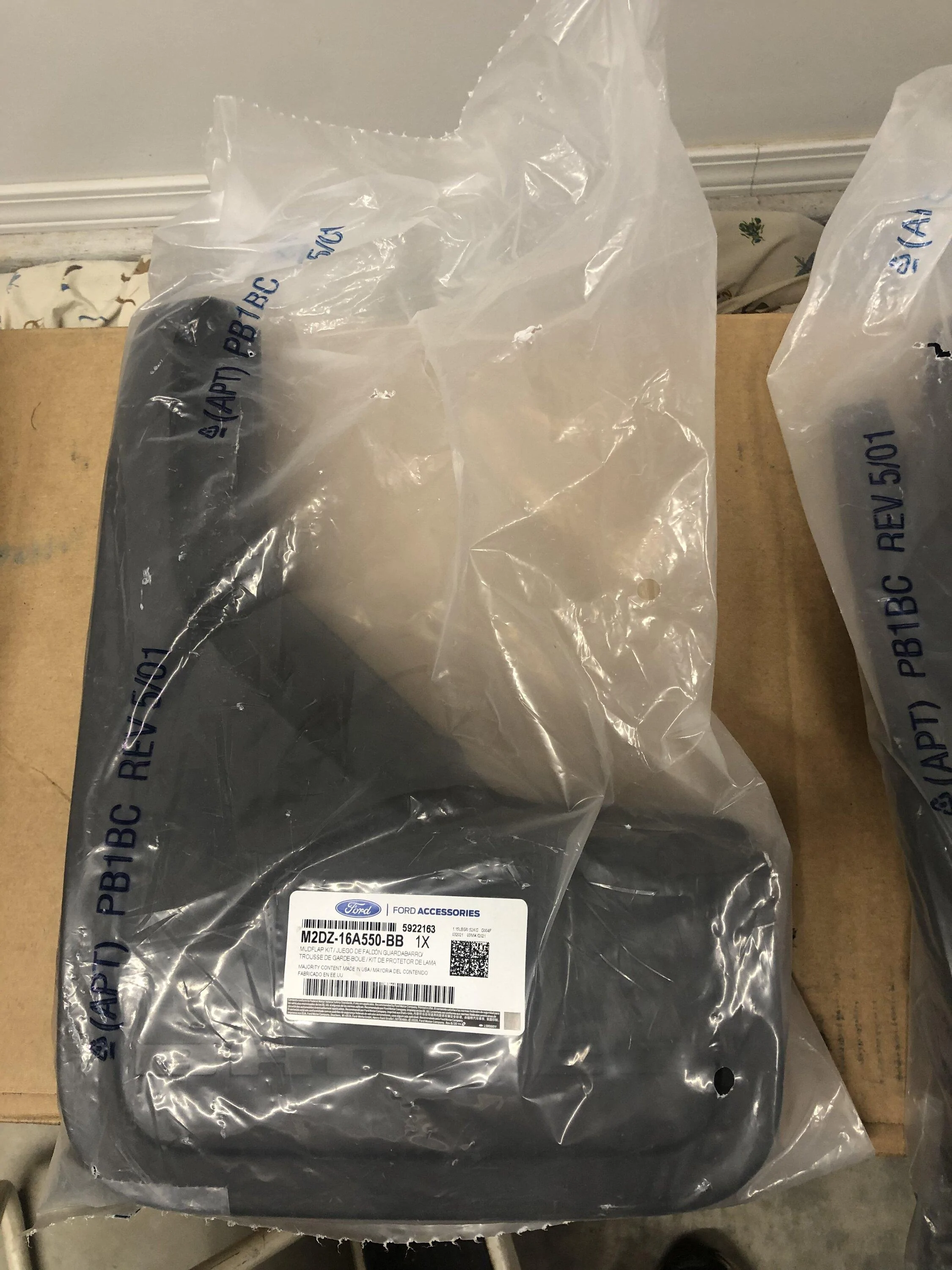 Ford Bronco FS OEM mudflaps 19456F00-E266-4A22-9E41-79513619A2AF