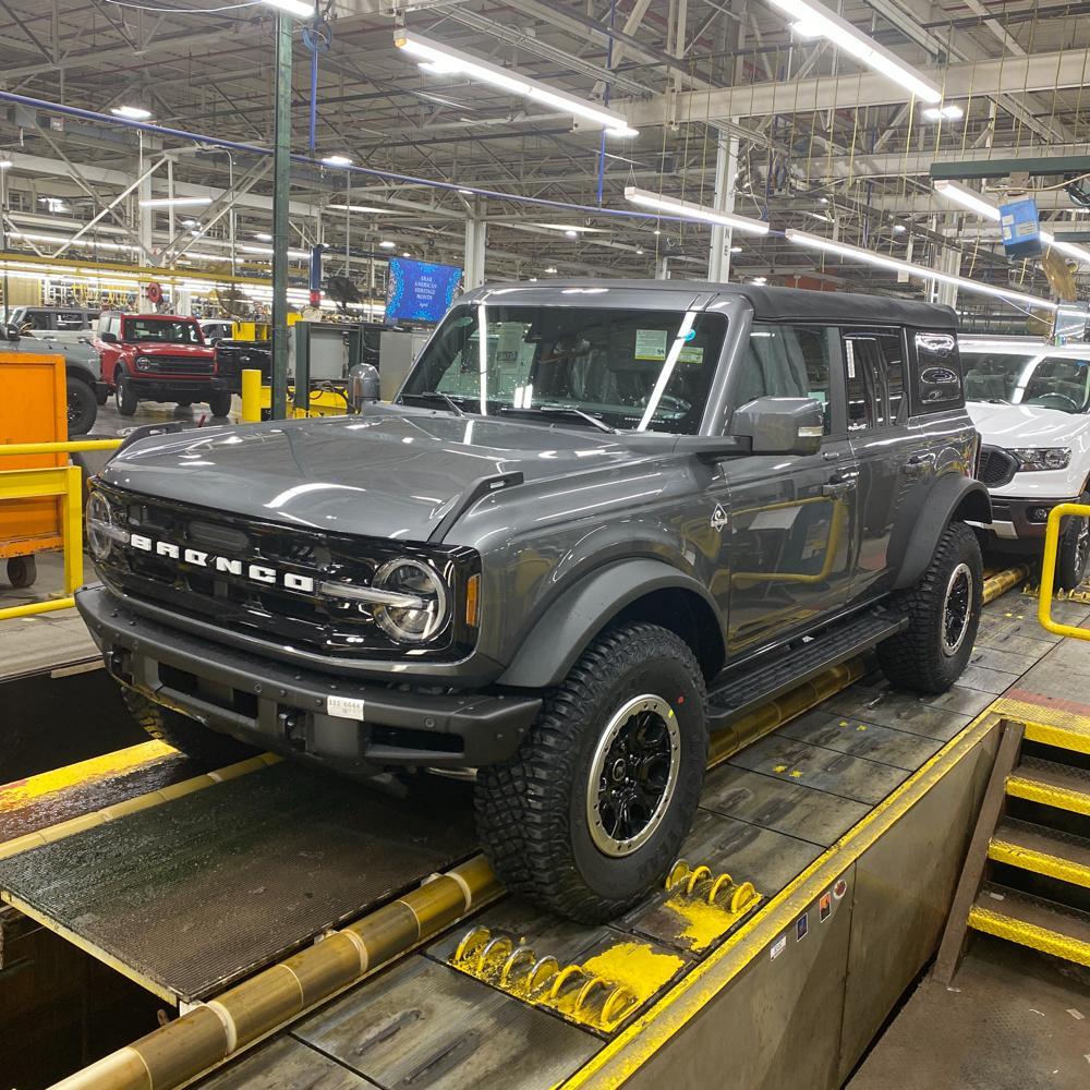 Ford Bronco 4/18/22 Build Week Group. image